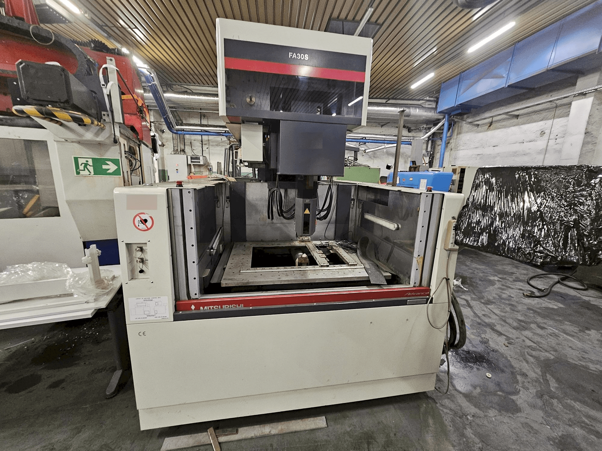 Makine Mitsubishi FA30VM - Önden görünüm