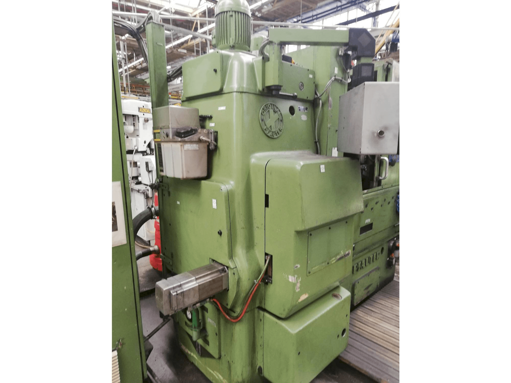 Makine Pfauter P400 - Önden görünüm