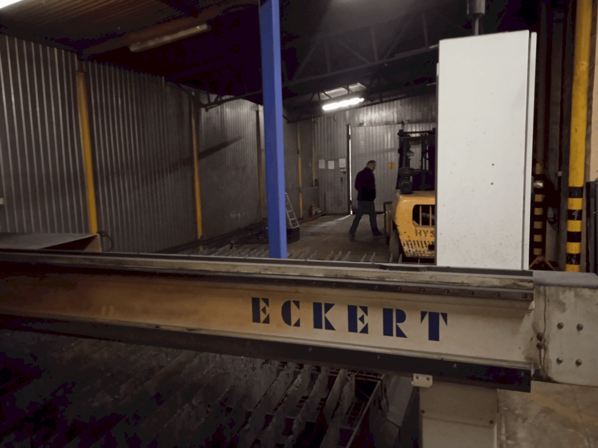 Makine ECKERT SZAFIR BL2 - Önden görünüm