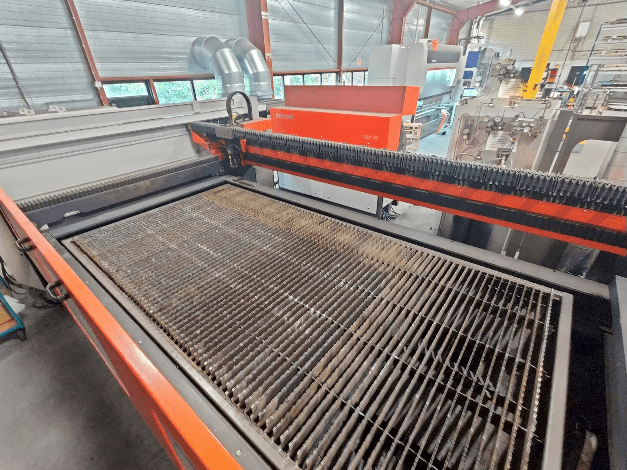 Makine Bystronic ByStar 4020 4kW CO2 - Önden görünüm