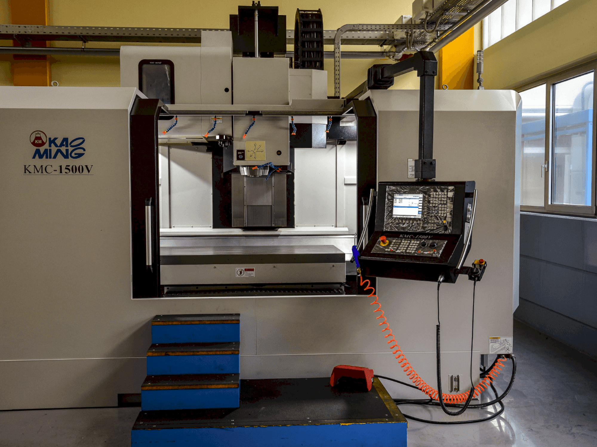 Makine KAOMING KMC 1500 V - Önden görünüm