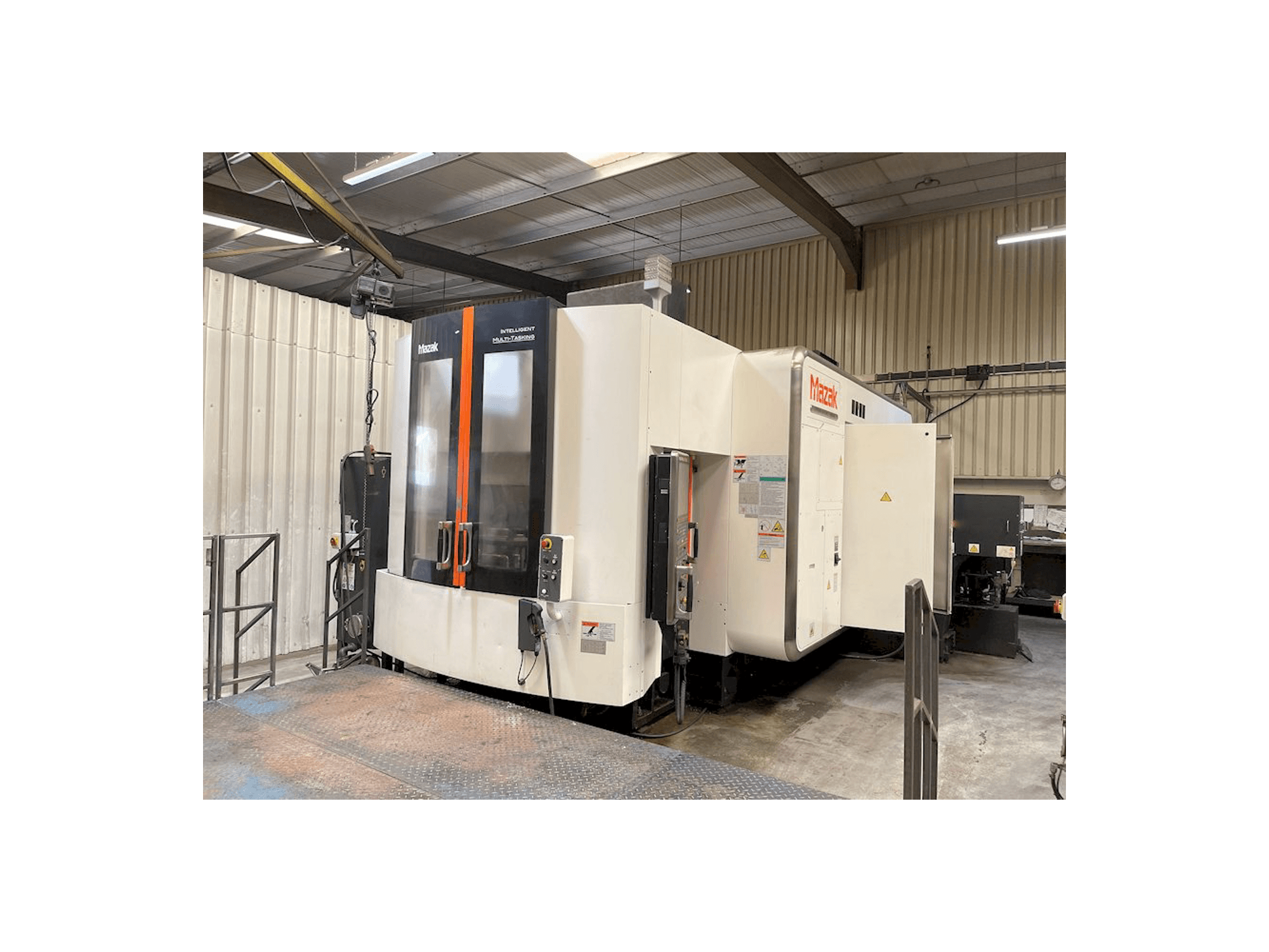 Makine Mazak VARIAXIS i-800 - Önden görünüm