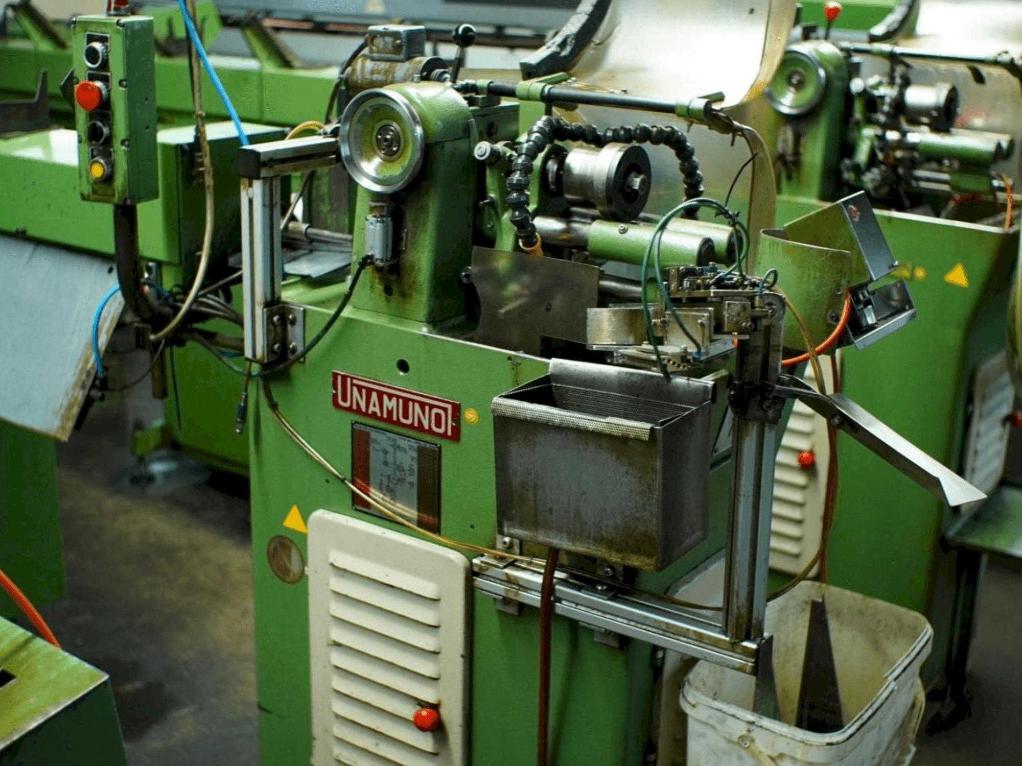 Makine UNAMUNO TA-16-B - Önden görünüm