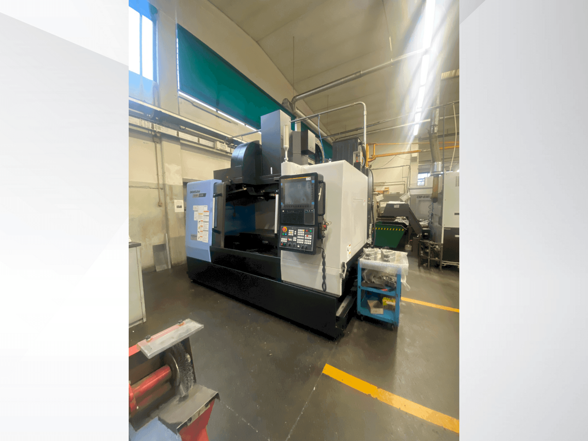 Makine DOOSAN DNM 5700 - Önden görünüm