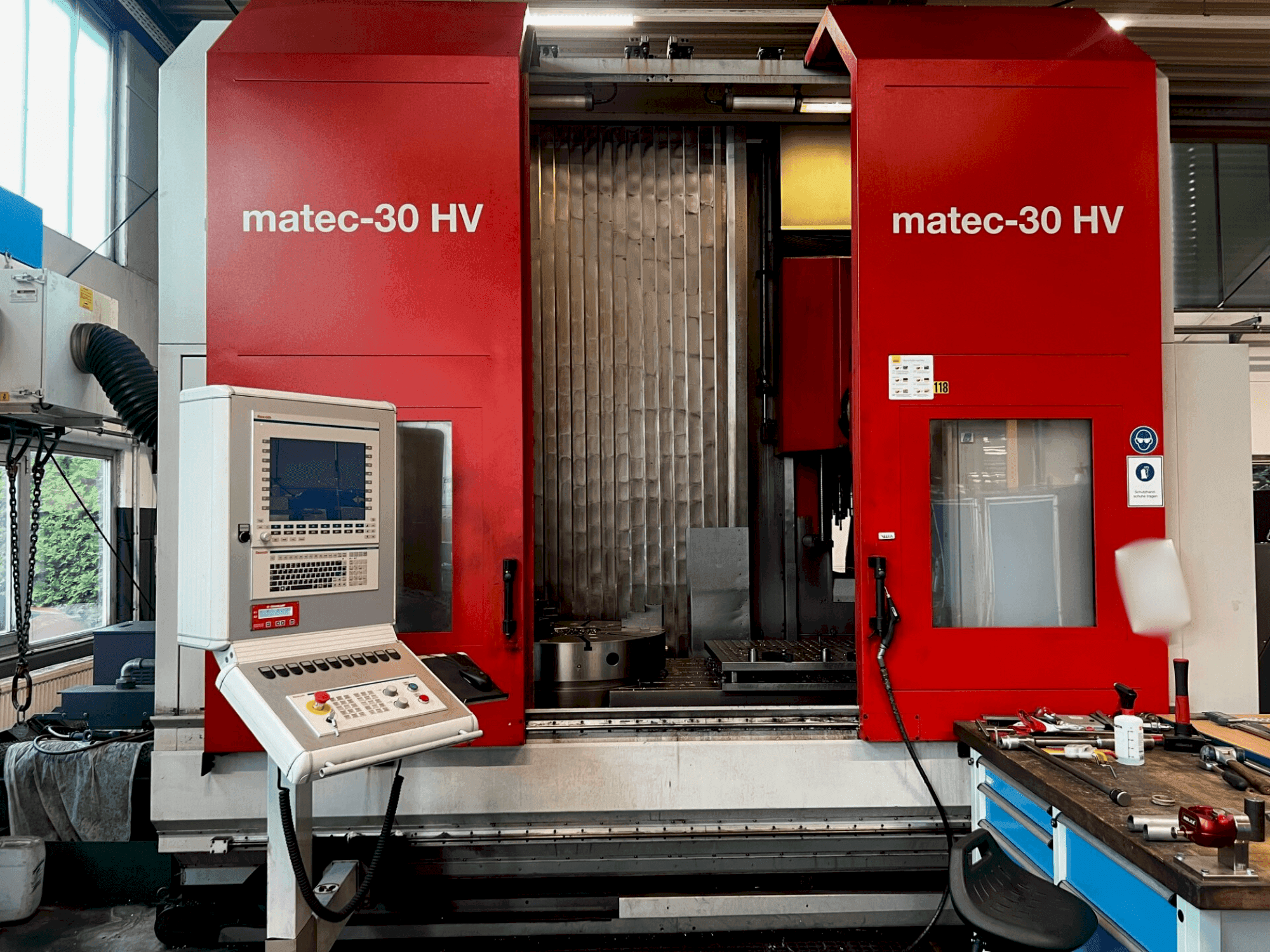 Makine Matec 30 HV - Önden görünüm