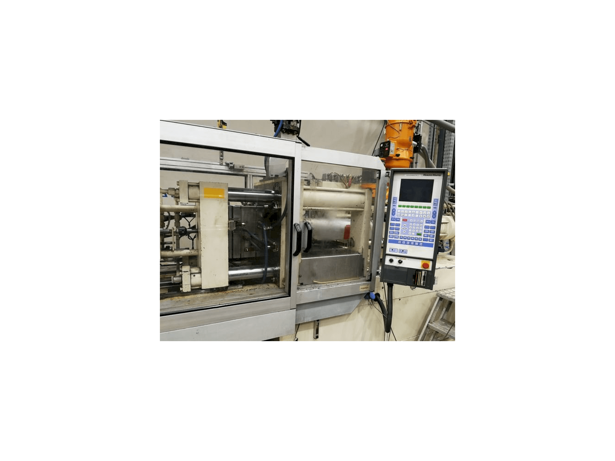 Makine Krauss Maffei 80/340 C1 - Önden görünüm