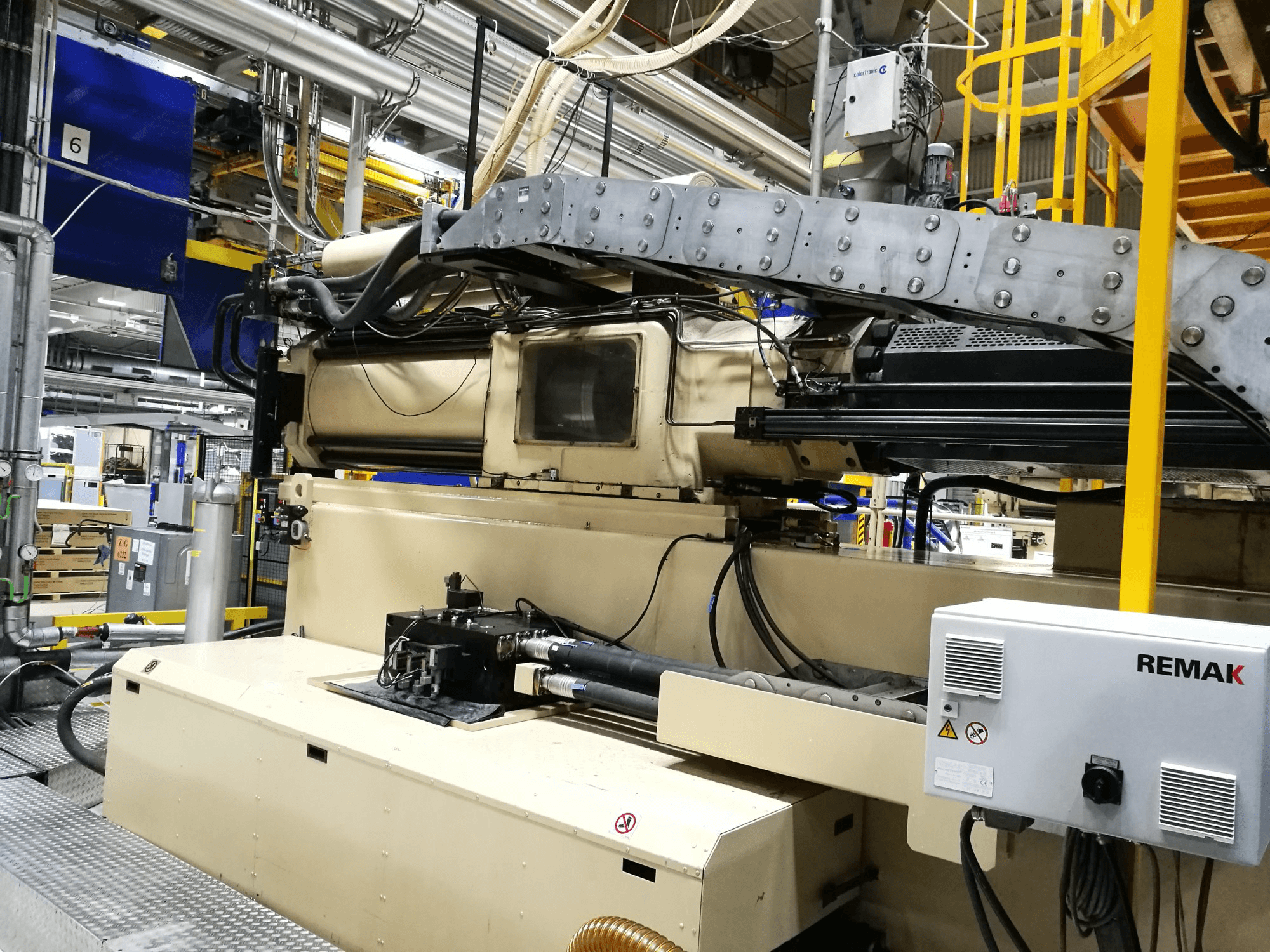 Makine 2 Husky - Önden görünüm E 3150 RS 170/155