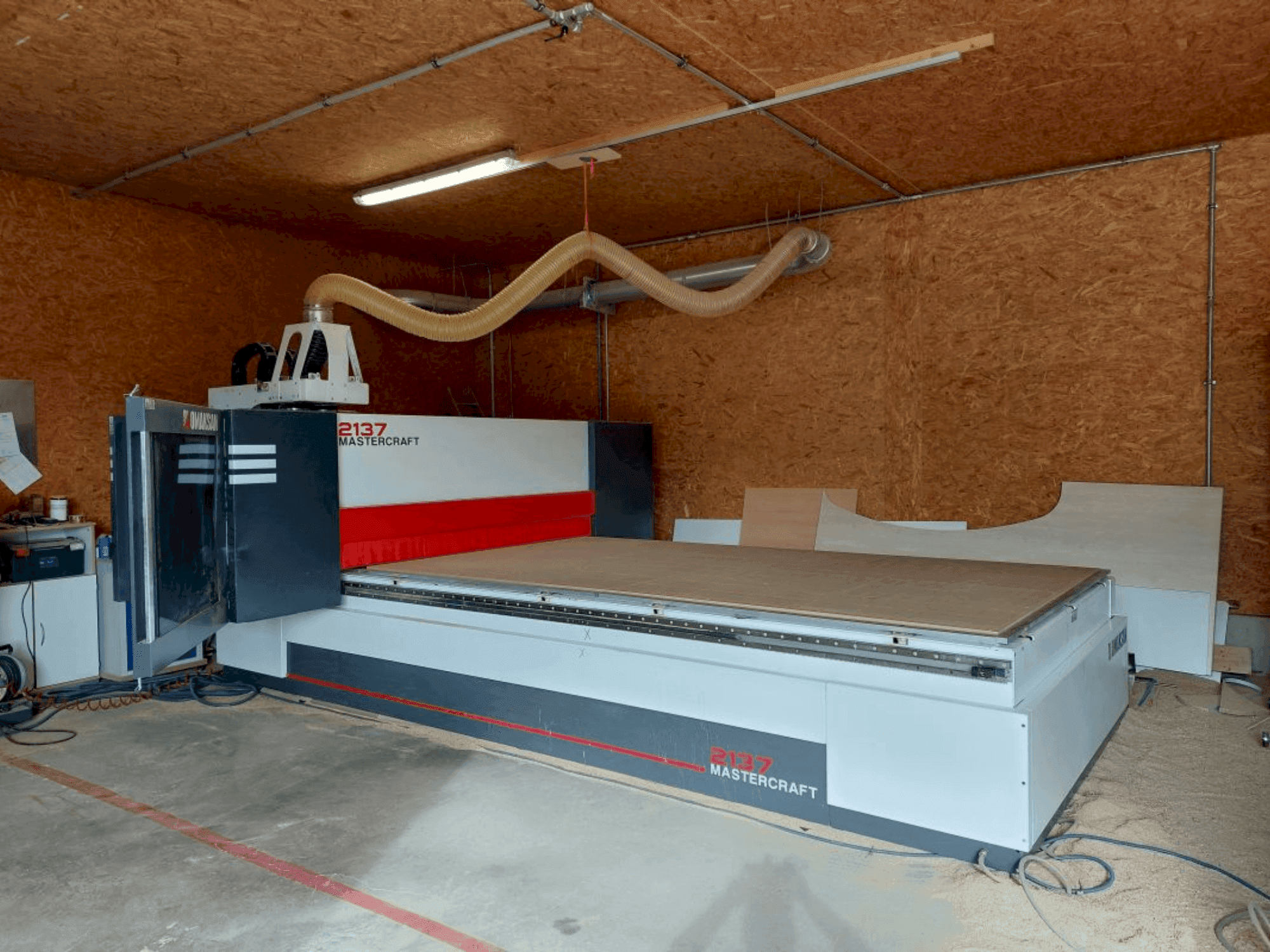 Makine OMAKSAN Mastercraft 217 - Önden görünüm