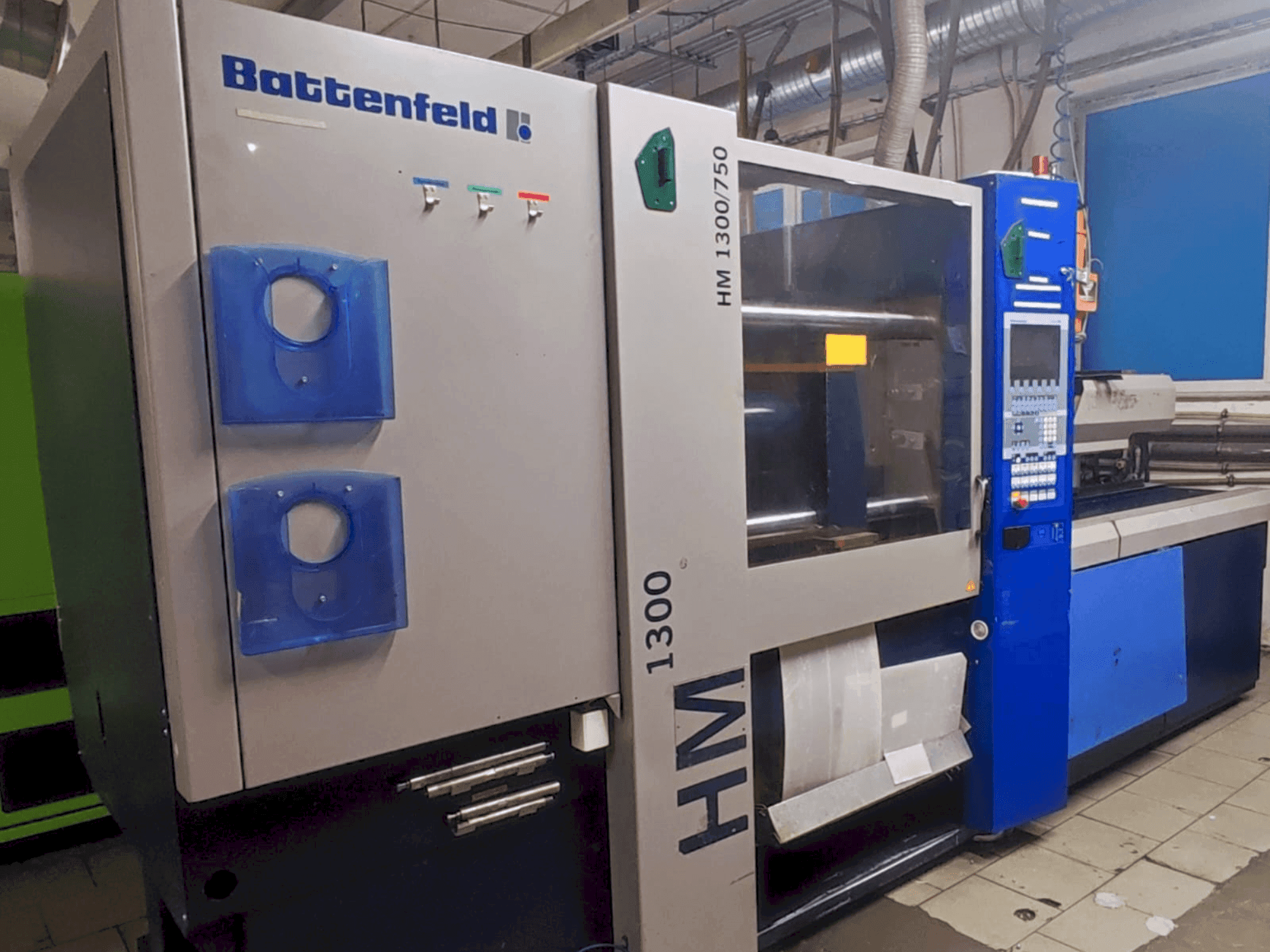Makine Battenfeld HM 1300/750 - Önden görünüm