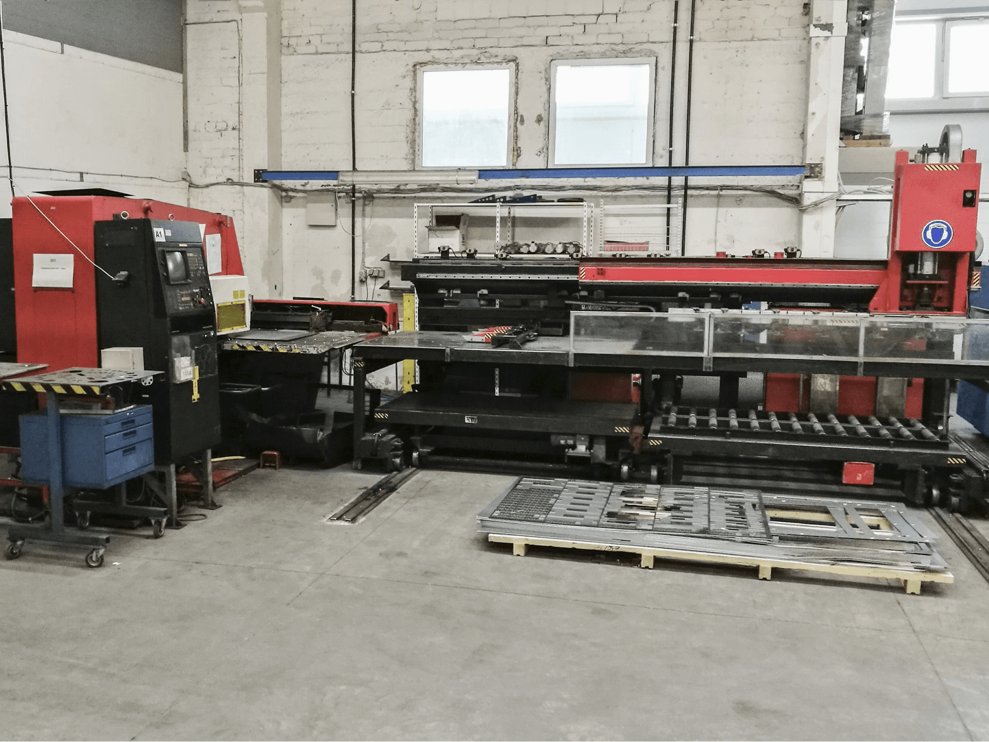 Makine AMADA - Önden görünüm ARIES 245