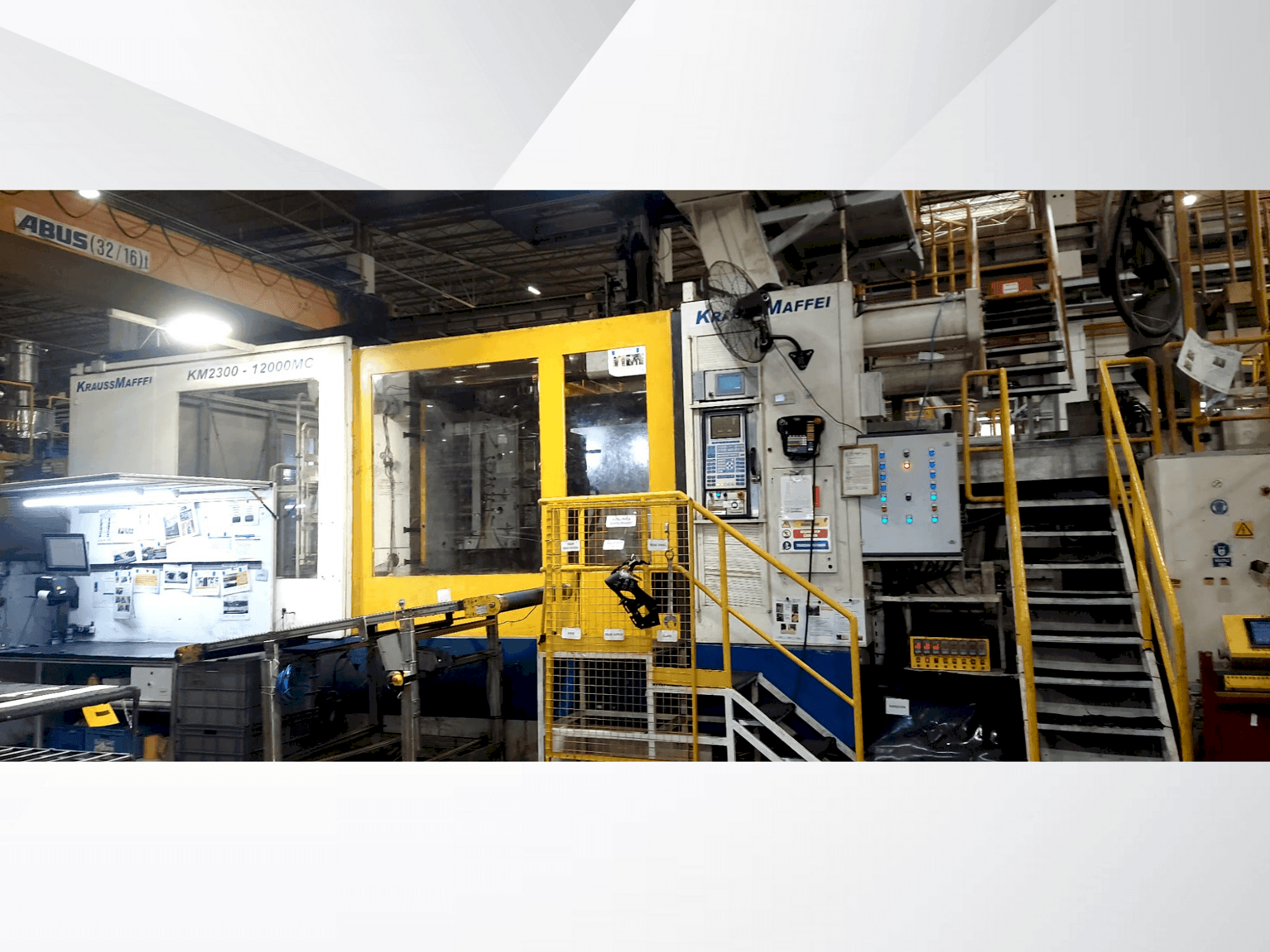 Makine Krauss Maffei 2300-12000 MC - Önden görünüm