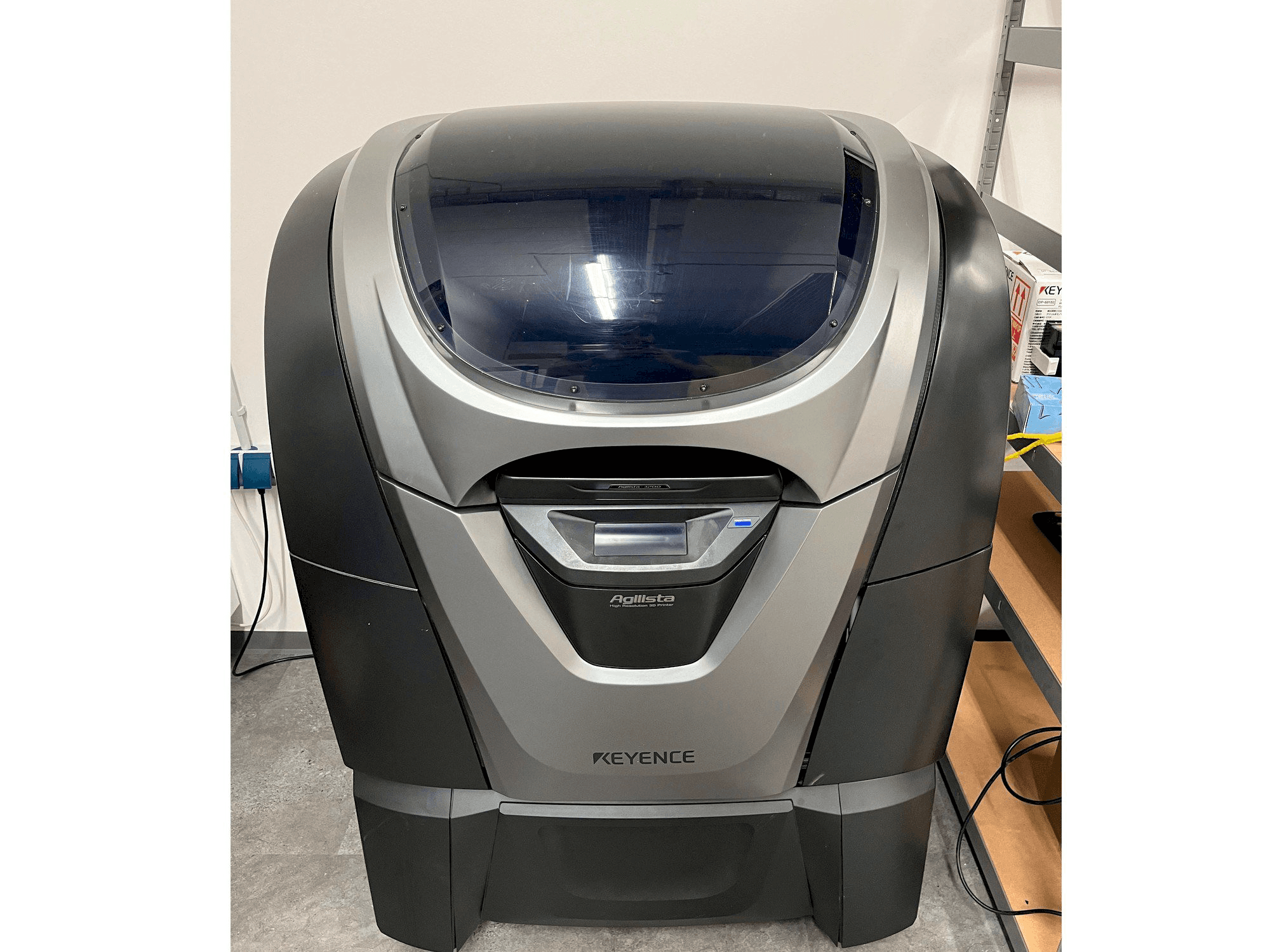 Makine KEYENCE Agilista 3200-w - Önden görünüm