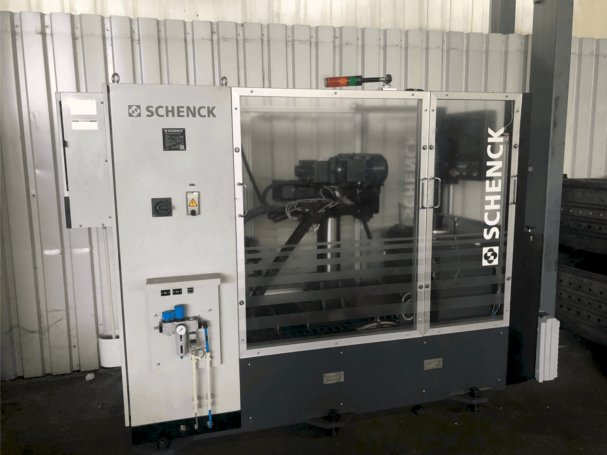 Makine SCHENCK DISTEC - Önden görünüm