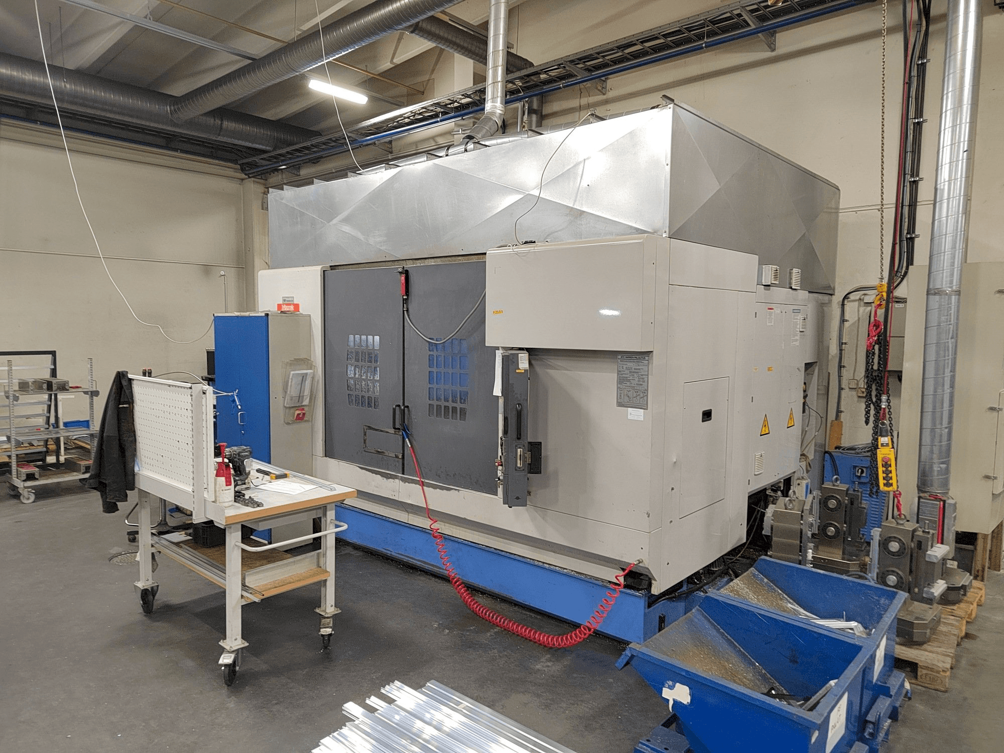 Makine Mazak VTC-300C - Önden görünüm