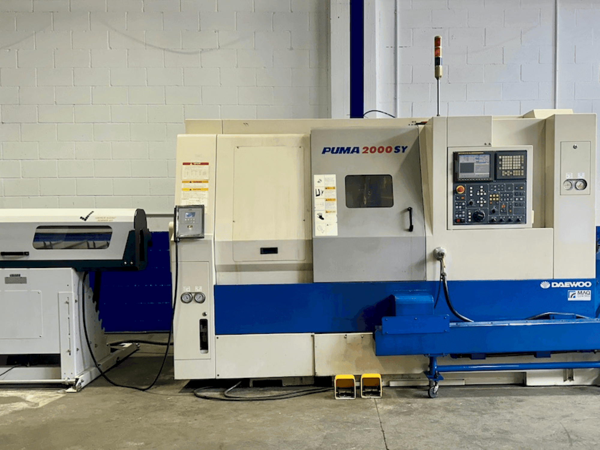 Makine DOOSAN PUMA 2000SY - Önden görünüm