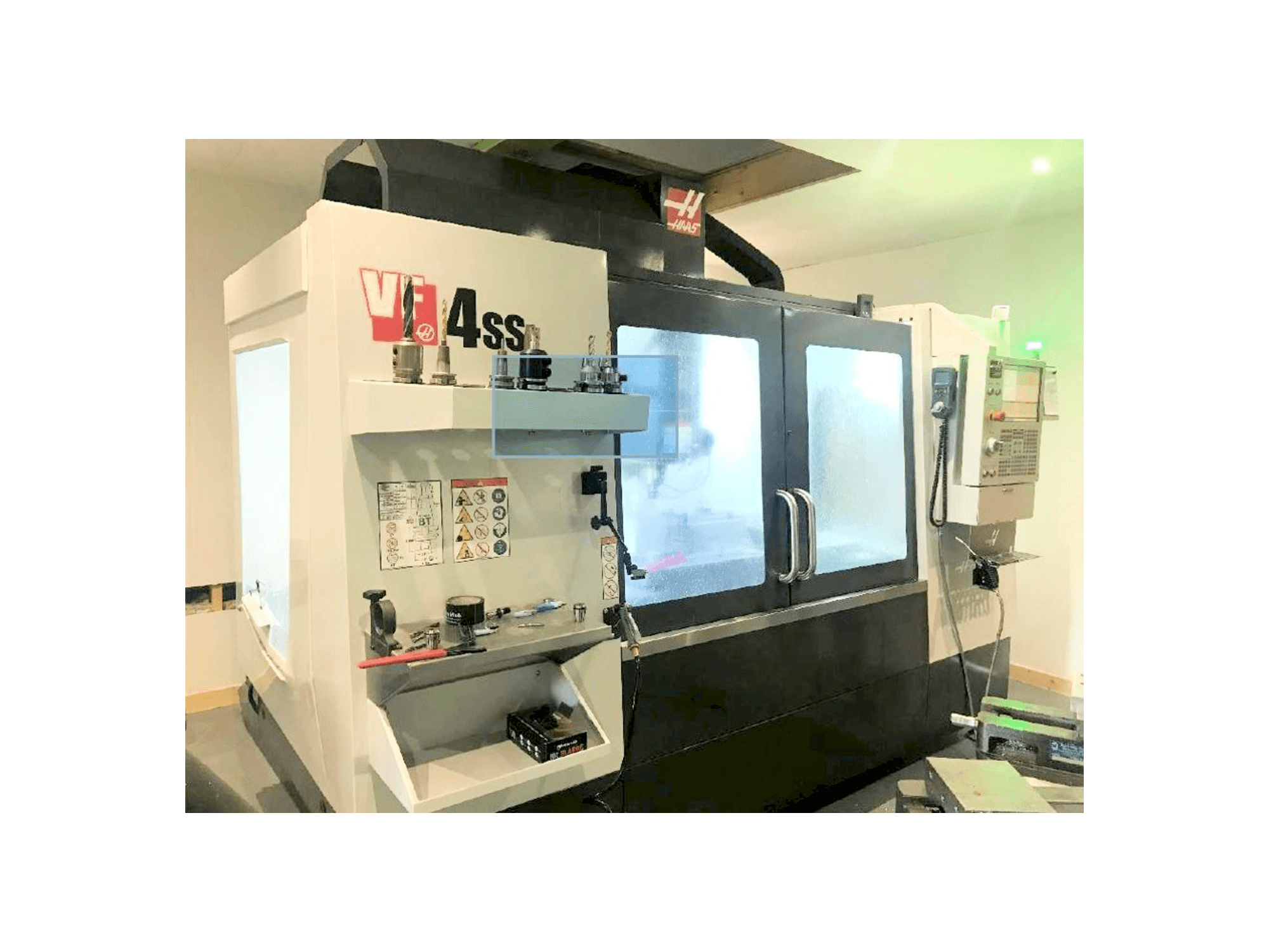 Makine HAAS VF-4SS - Önden görünüm