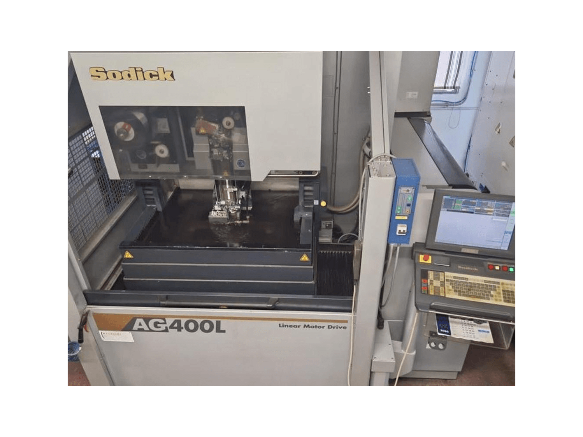 Makine Sodick AG400L - Önden görünüm