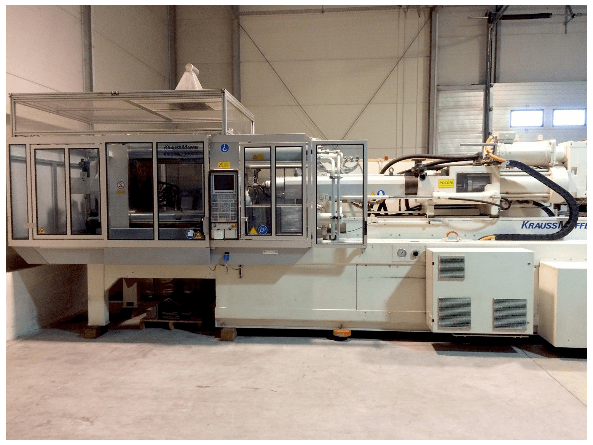 Makine Krauss Maffei KM 280-1900 C3 - Önden görünüm