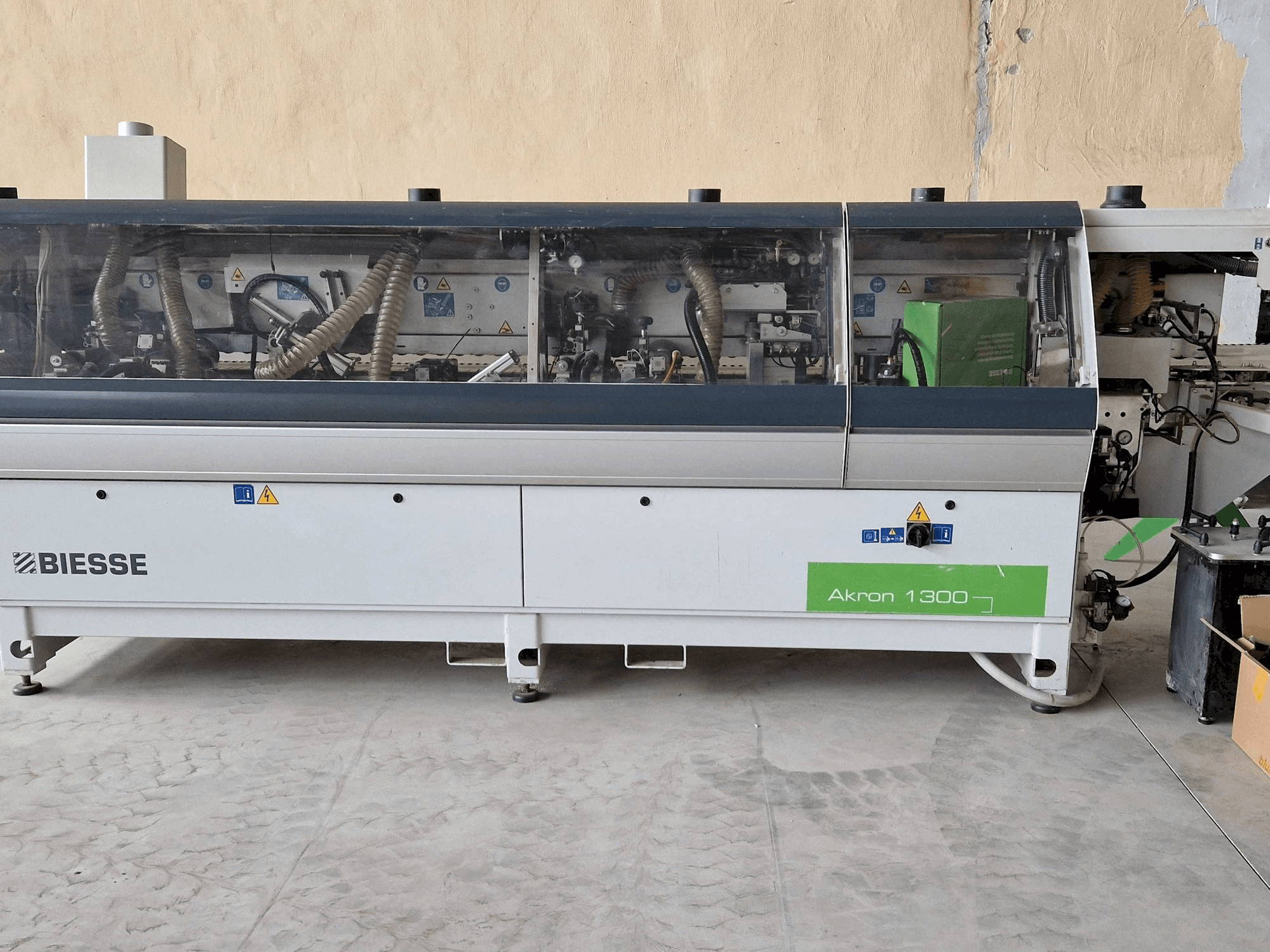 Makine BIESSE AKRON 1330A - Önden görünüm