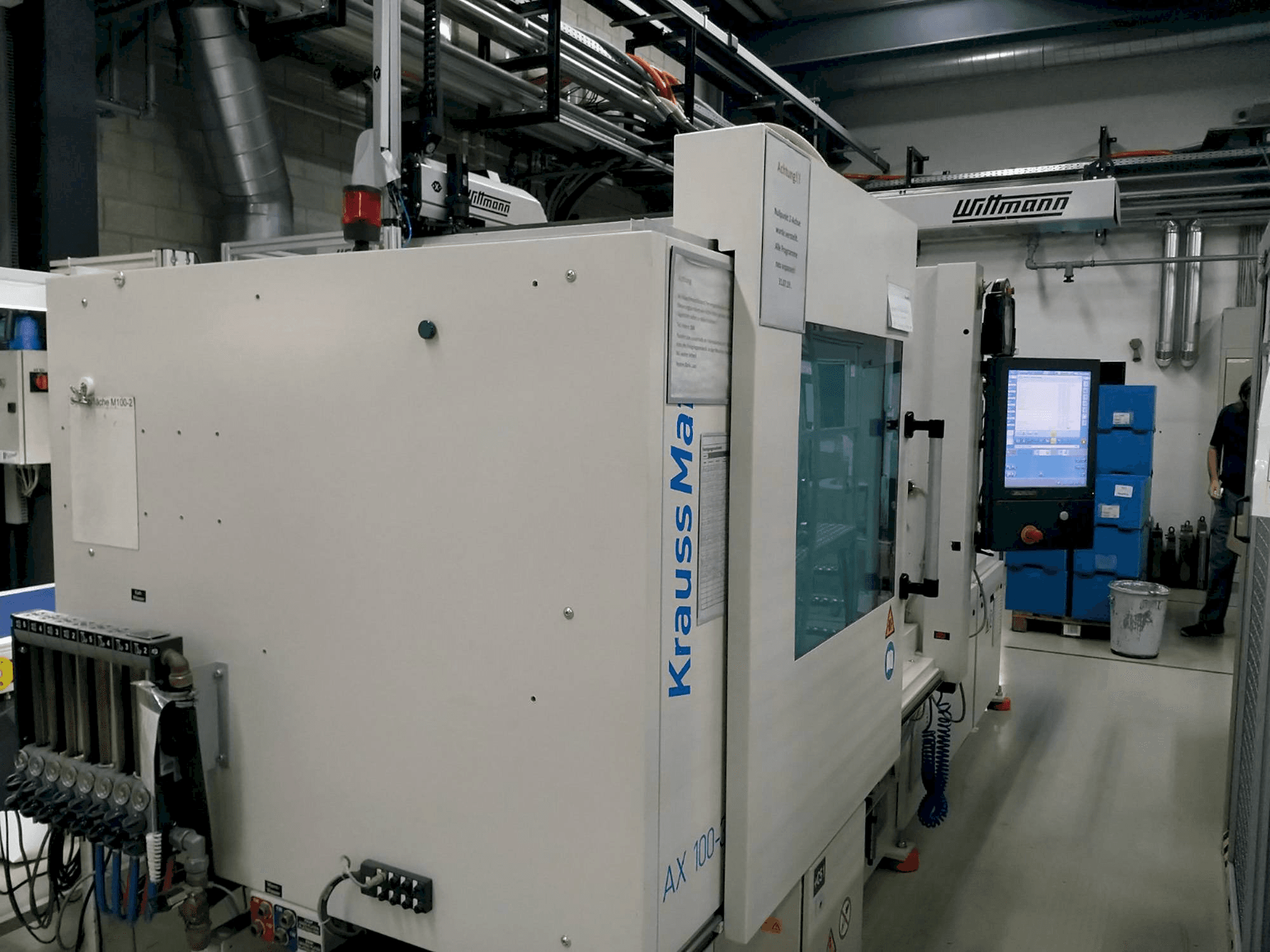 Makine Krauss Maffei 100-380 AX - Önden görünüm