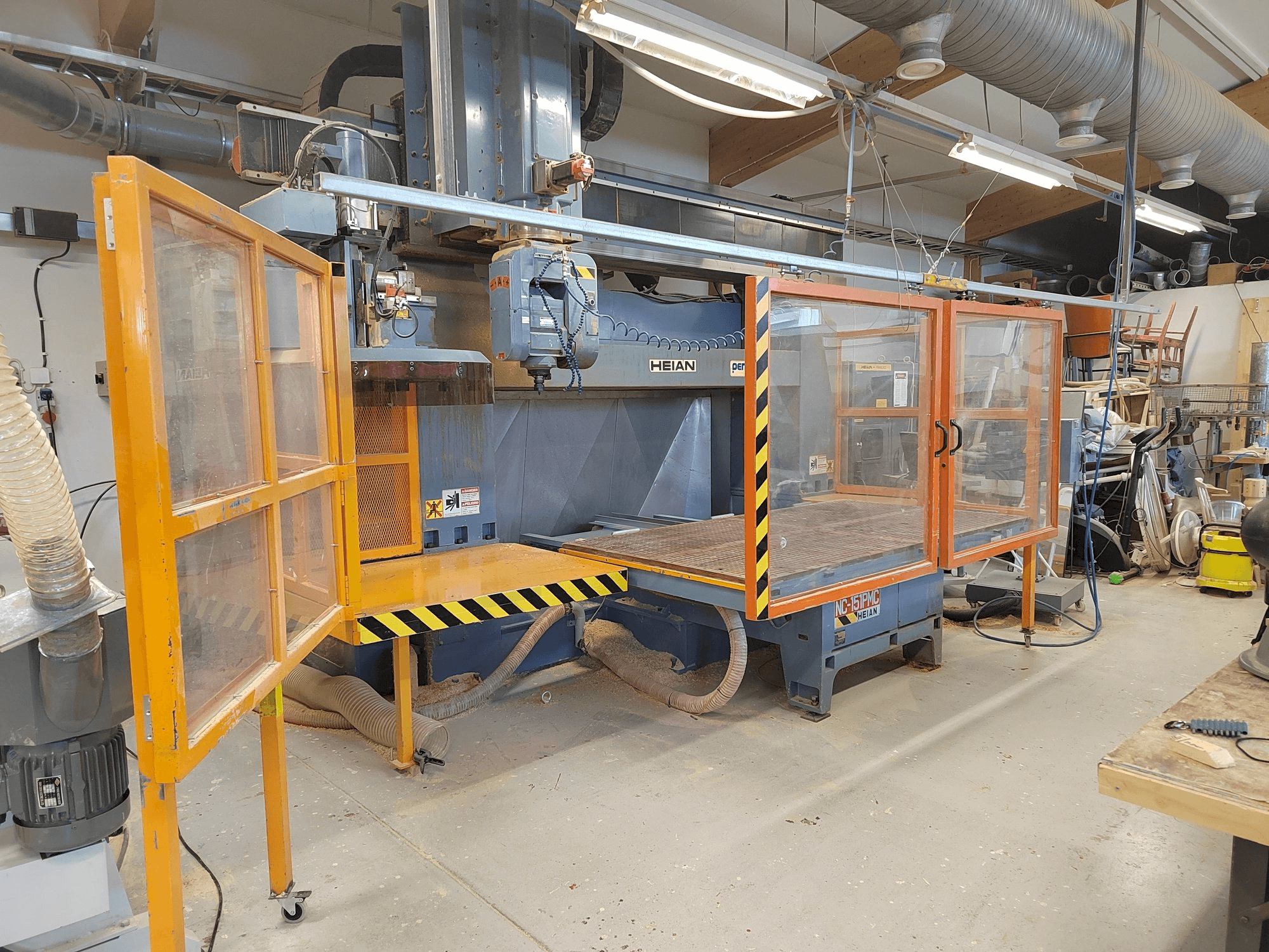 Makine HEIAN NC 151 - Önden görünüm