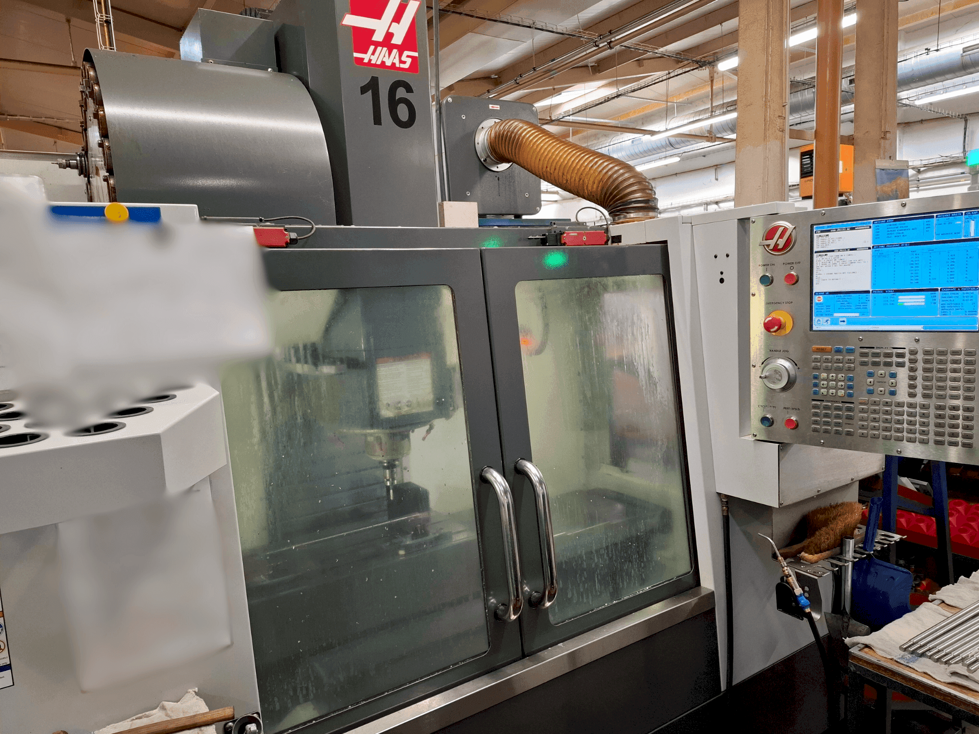 Makine HAAS VF-2SS - Önden görünüm