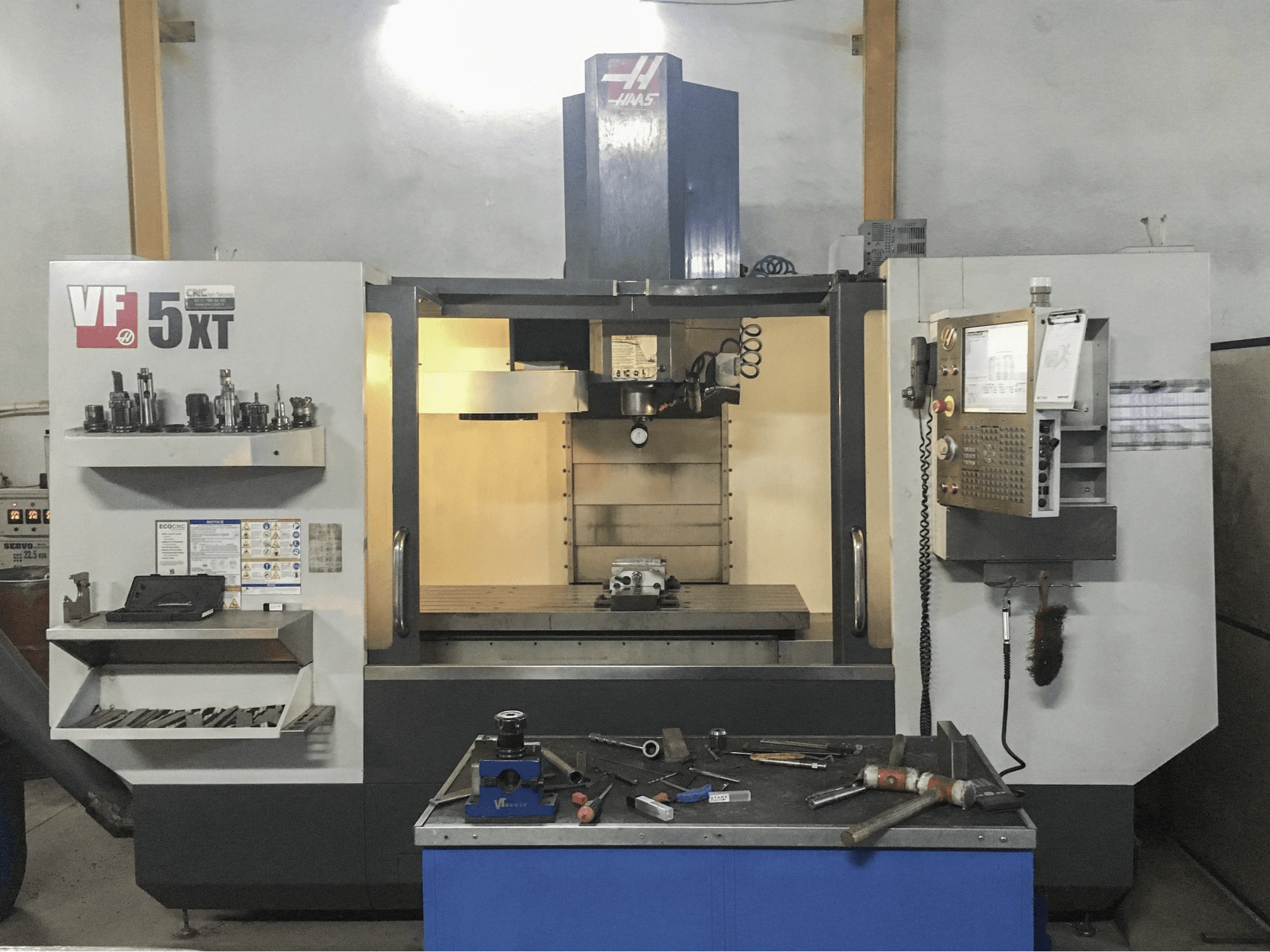 Makine HAAS - Önden görünüm VF-5/40XT
