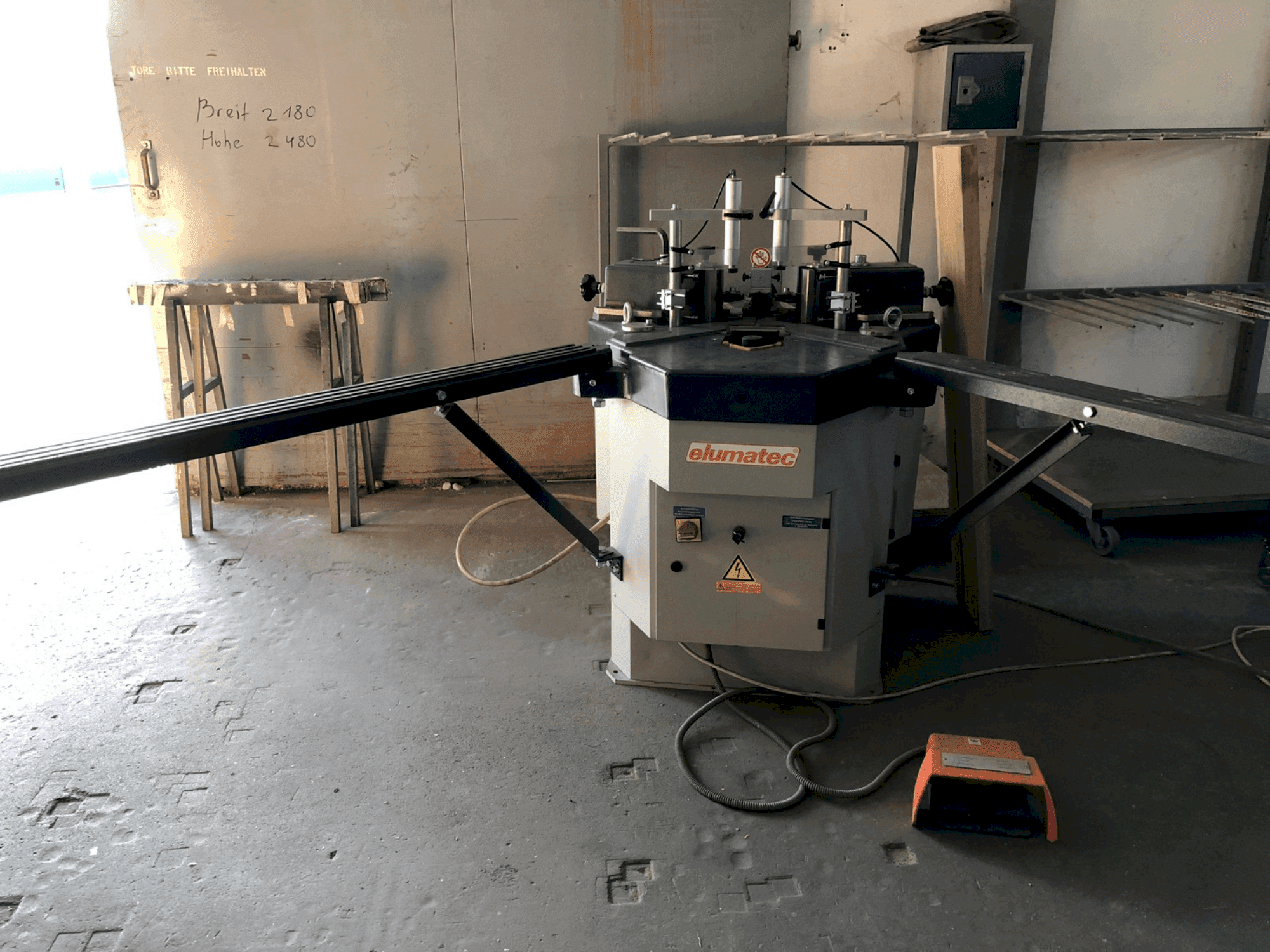 Makine Elumatec EP 124 - Önden görünüm