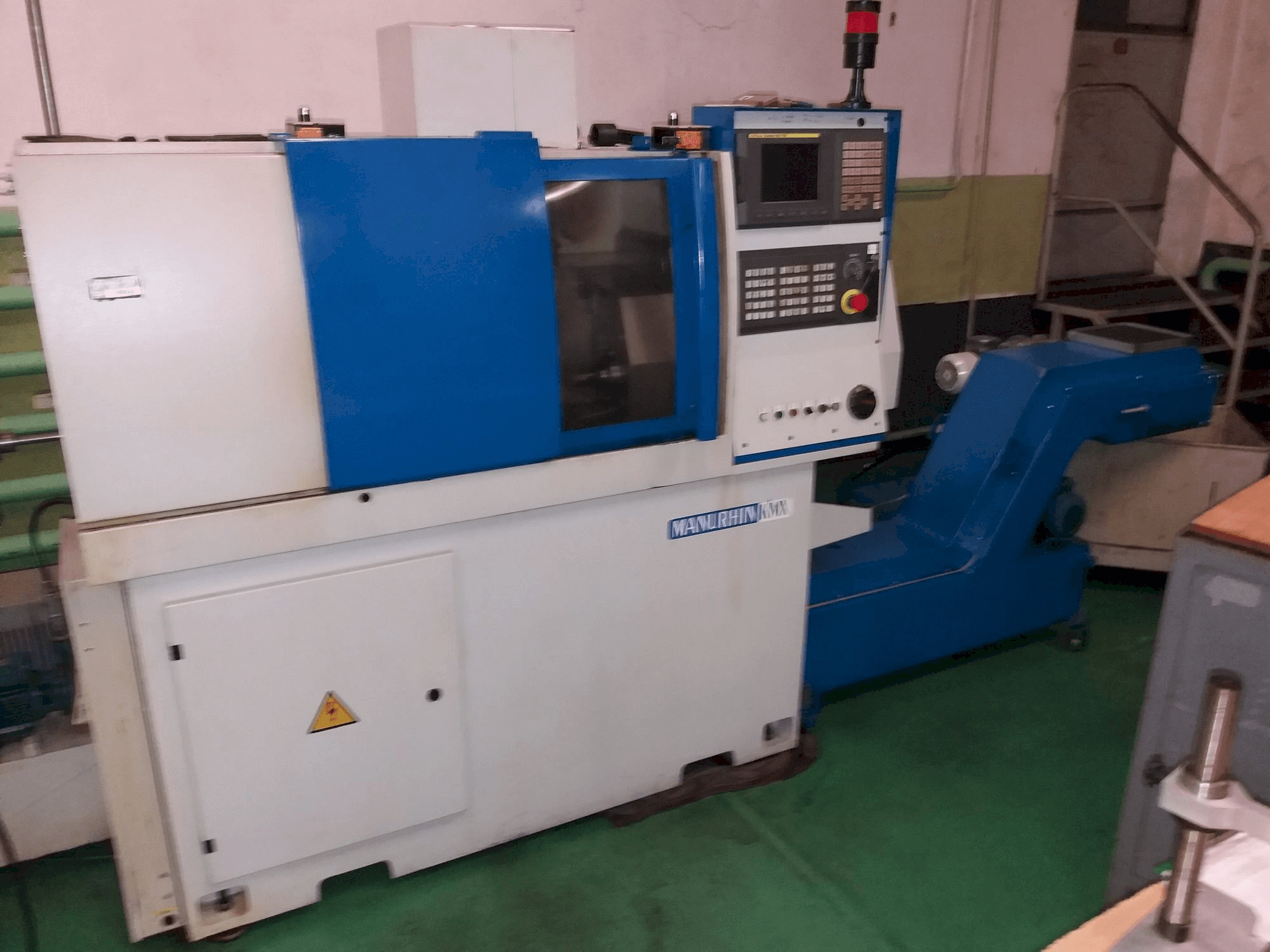 Makine Manurhin KMX 413 - Önden görünüm
