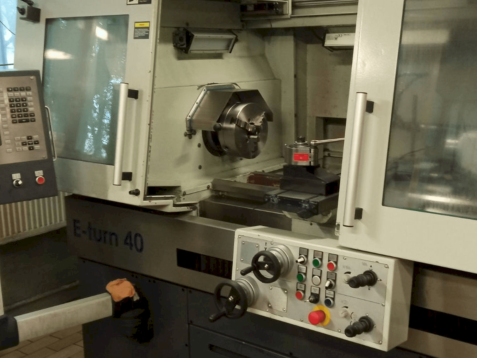 Makine Avia E-turn 40 - Önden görünüm