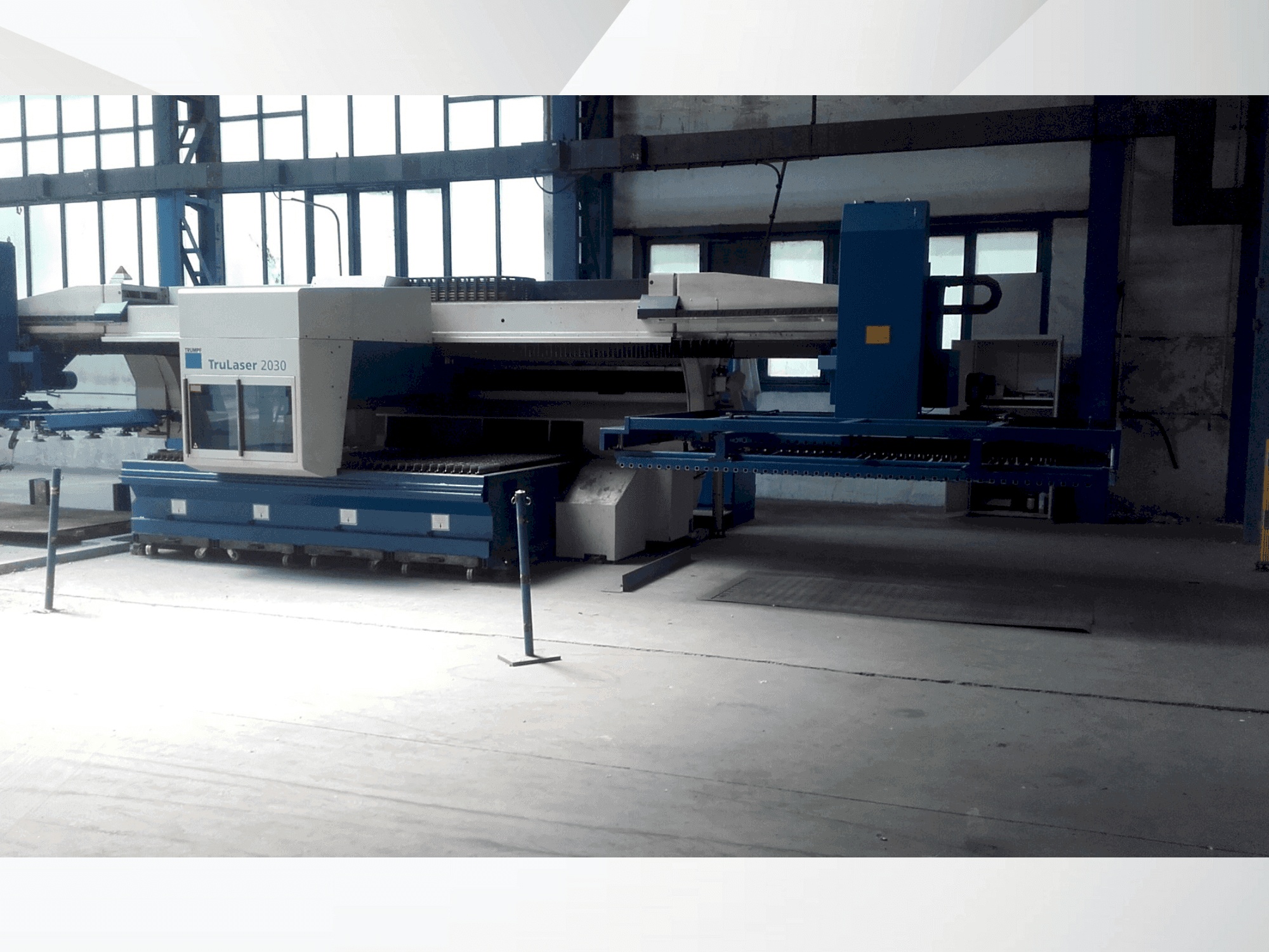 Makine TRUMPF TruLaser 2030 - Önden görünüm