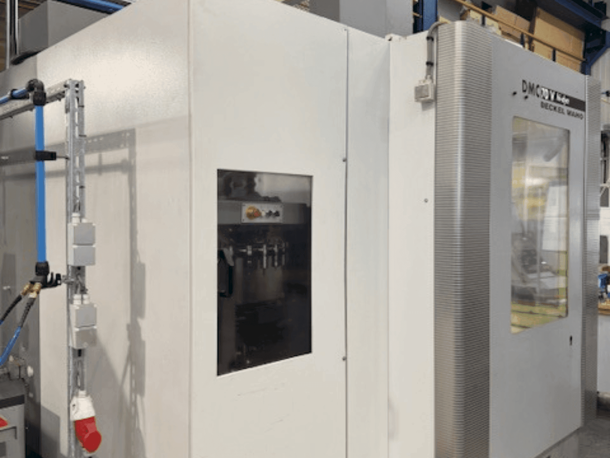 Makine DECKEL MAHO DMC 70V Hi-Dyn - Önden görünüm