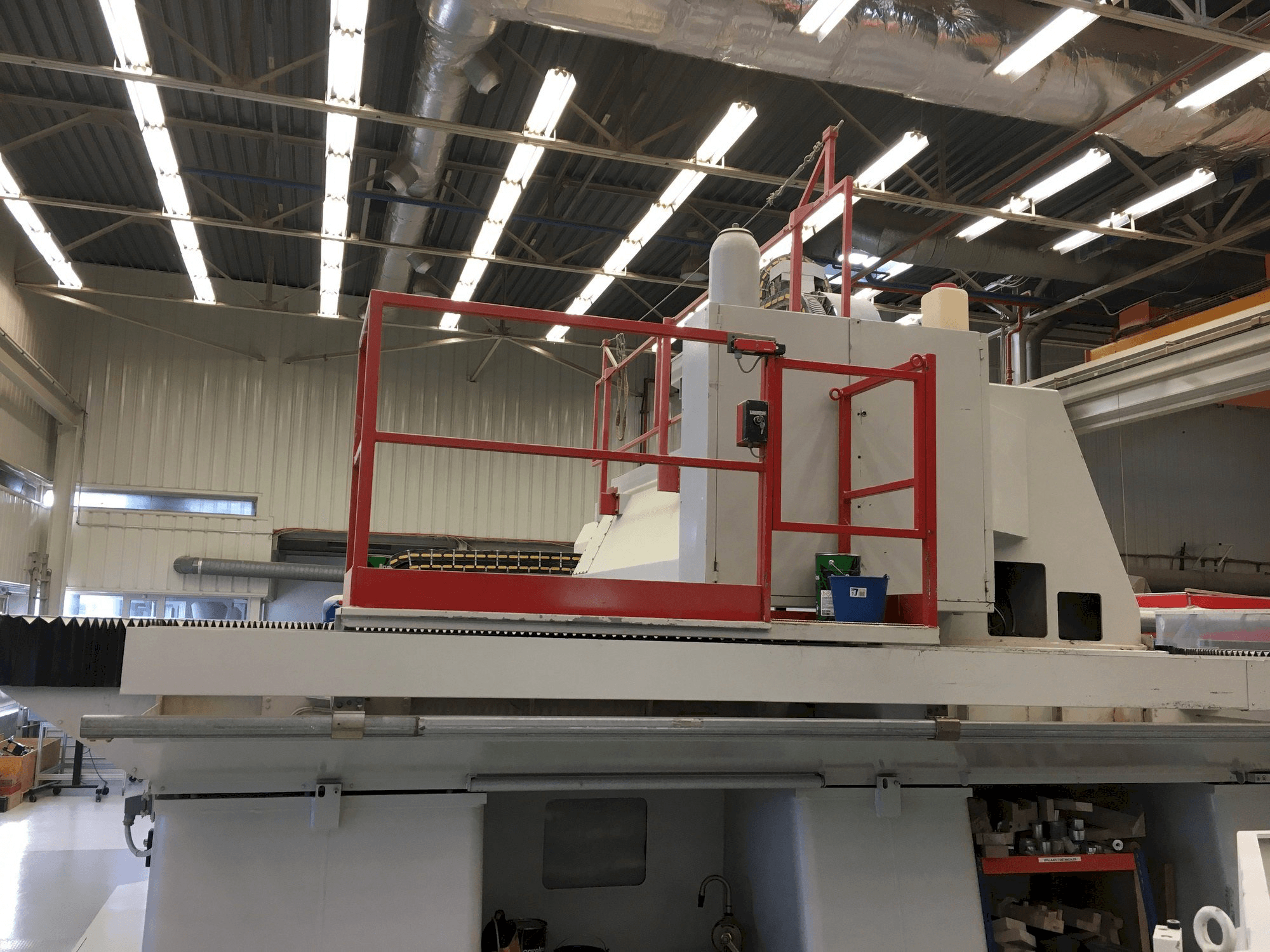 Makine Forest Line Minumac II 305 TH - Önden görünüm