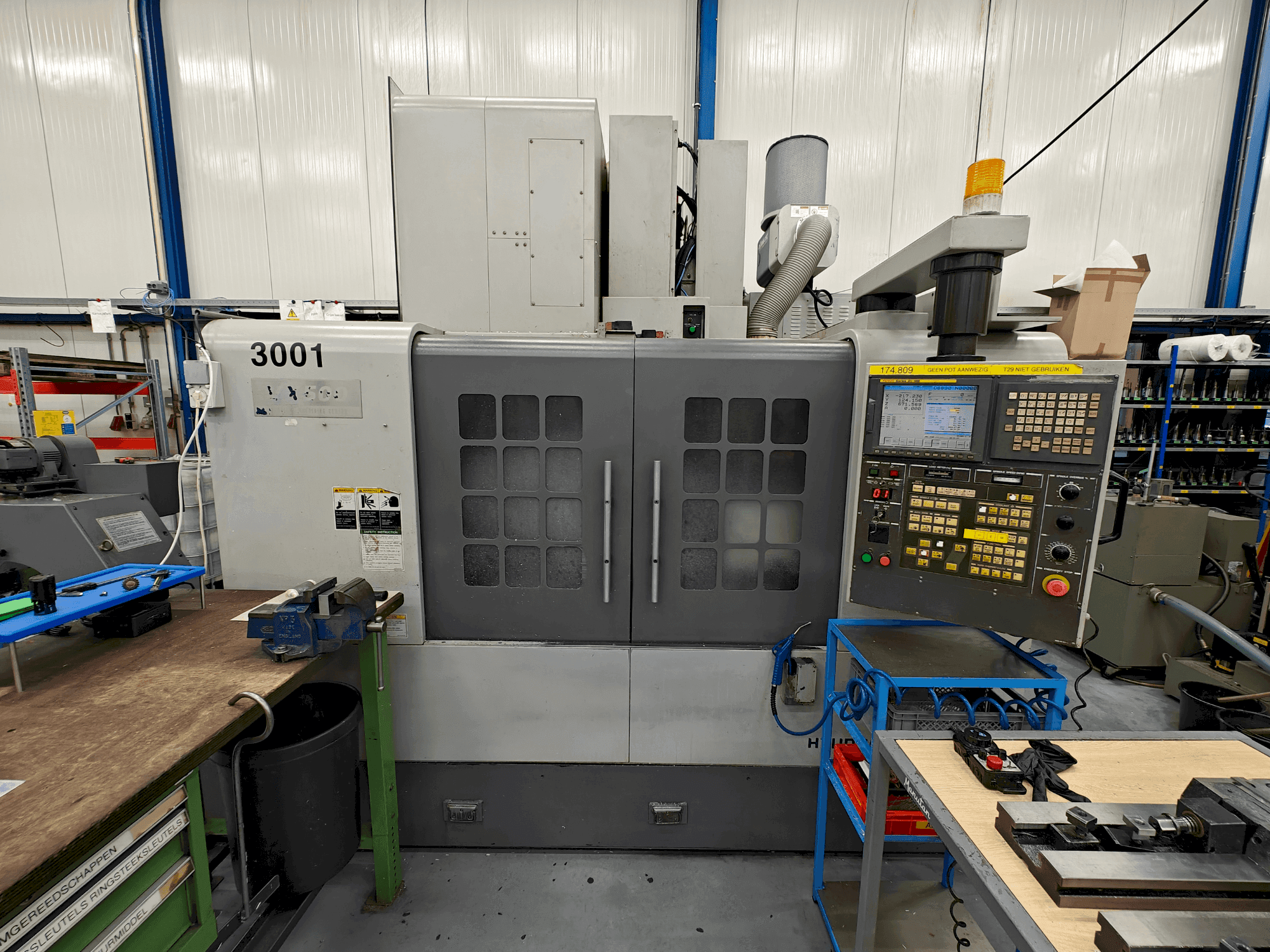 Makine HYUNDAI KIA VX 500 - Önden görünüm