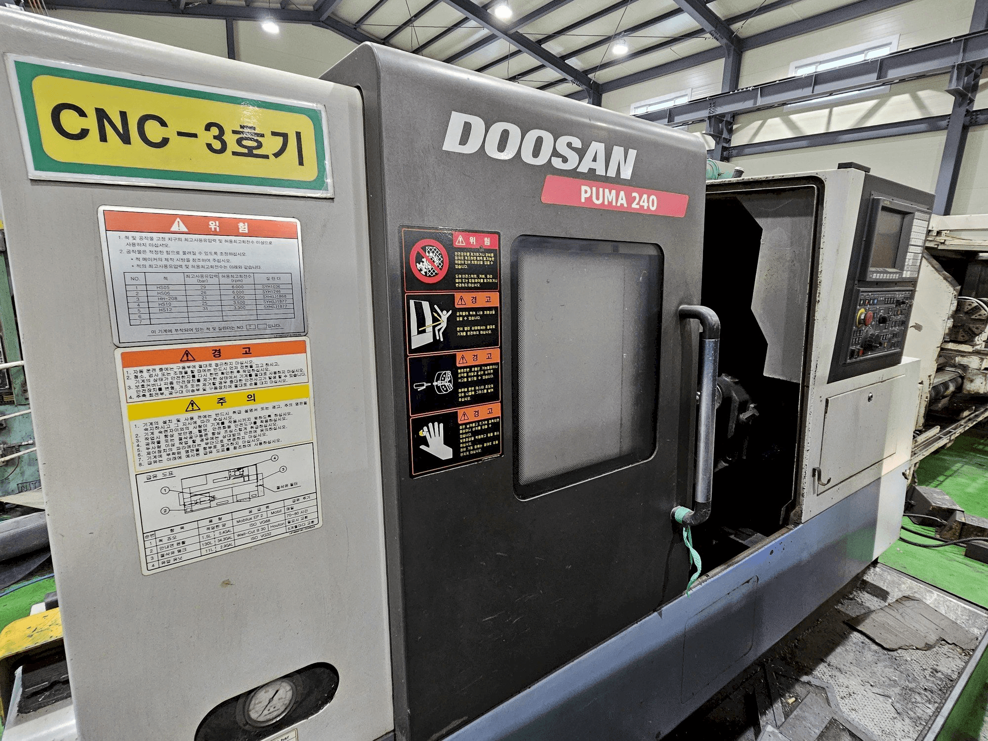 Makine Doosan Puma 240 - Önden görünüm