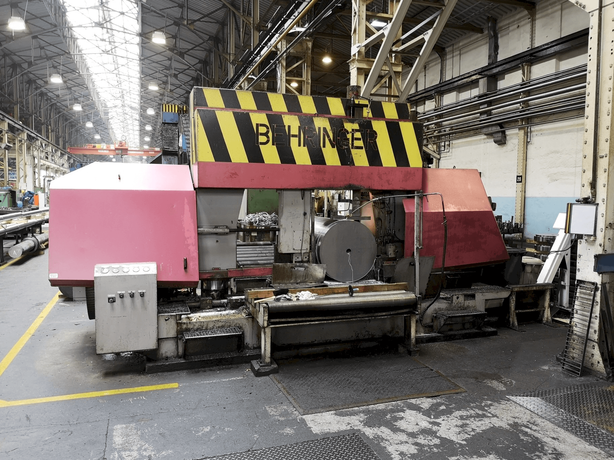 Makine Behringer HBP1080/1700 A/CNC - Önden görünüm