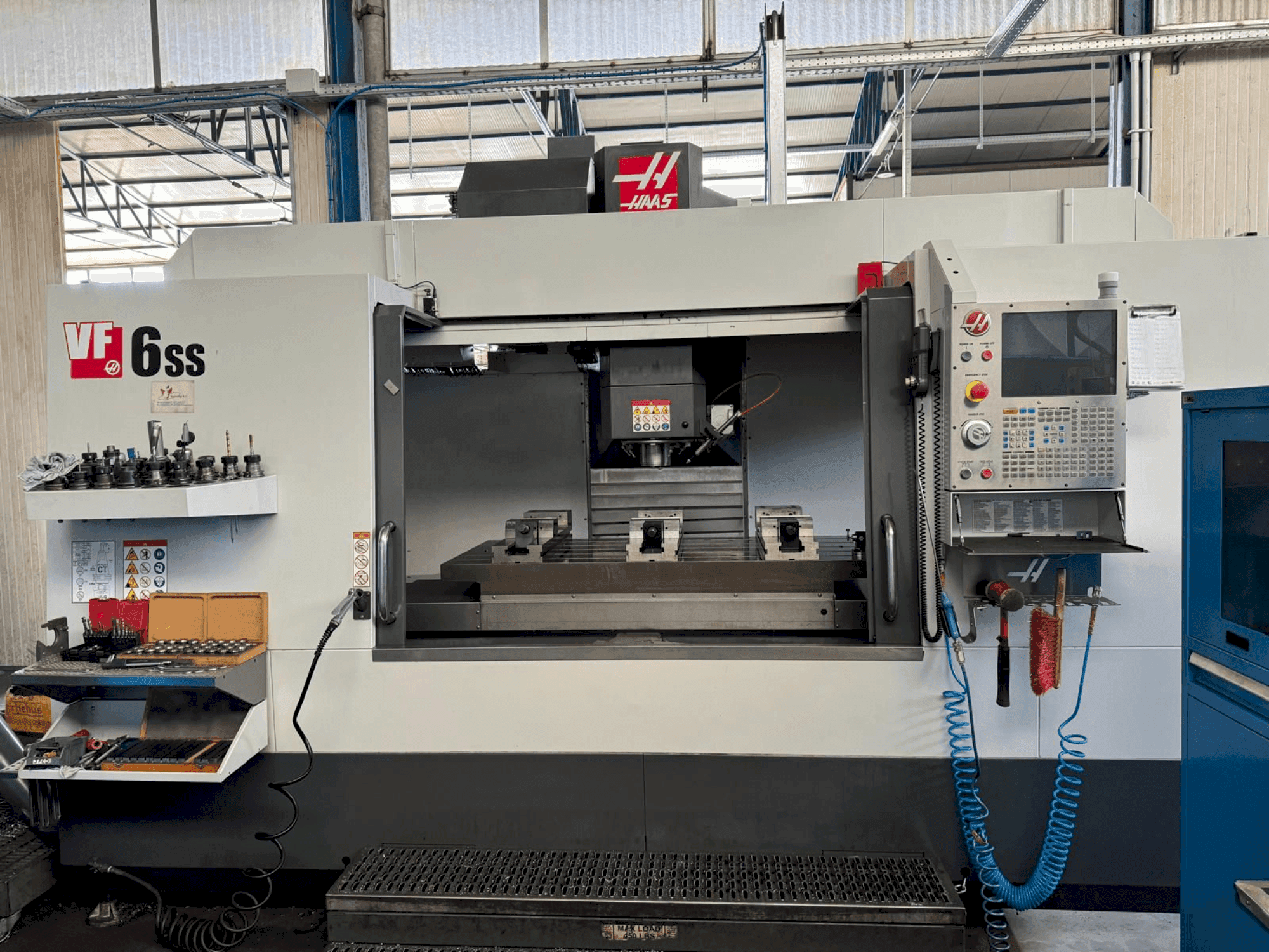 Makine HAAS VF-6SS - Önden görünüm