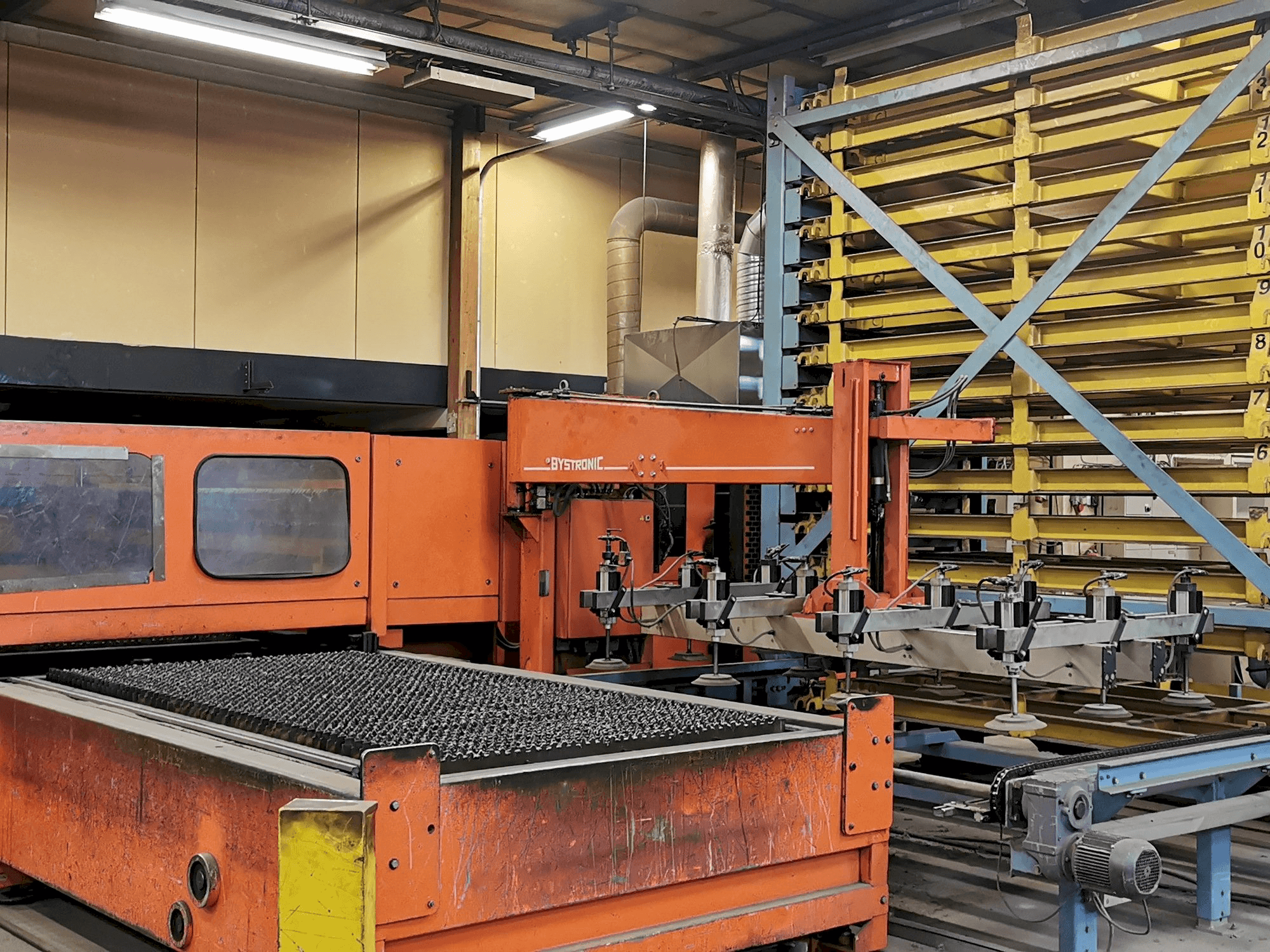 Makine Bystronic BTL 3500 - Önden görünüm