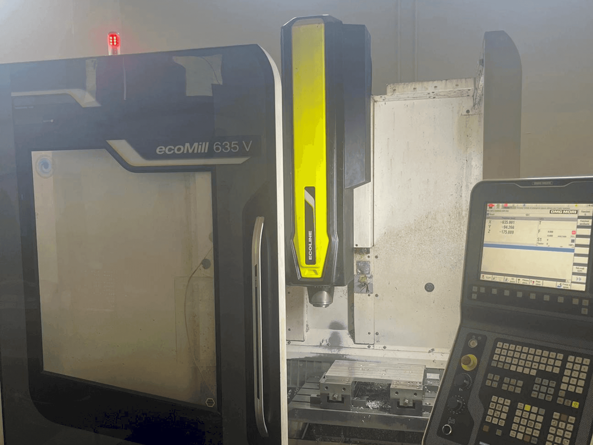 Makine DMG MORI ecoMill 635V - Önden görünüm