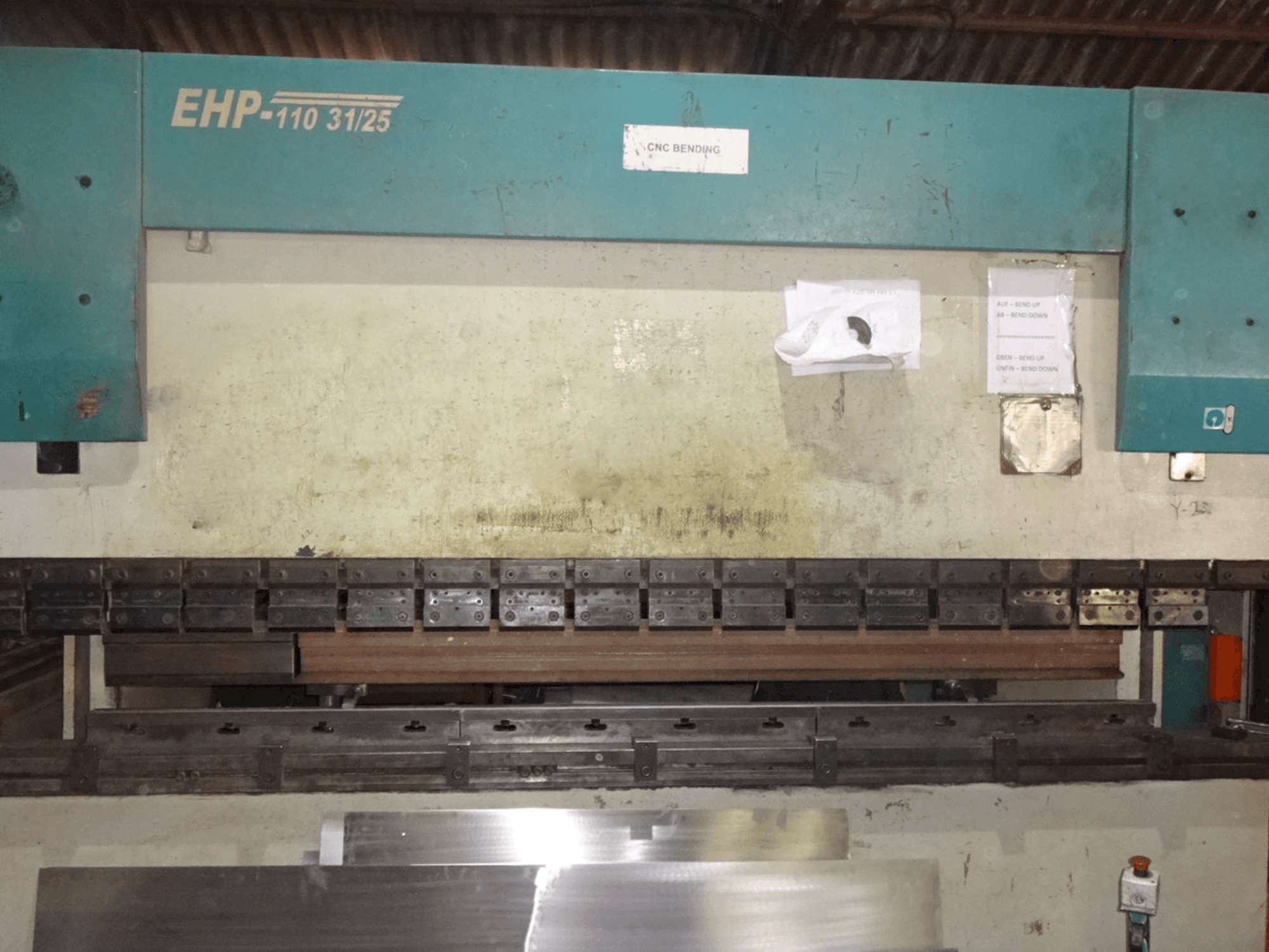 Makine Hindustan Hydraulics EHP 110 - Önden görünüm