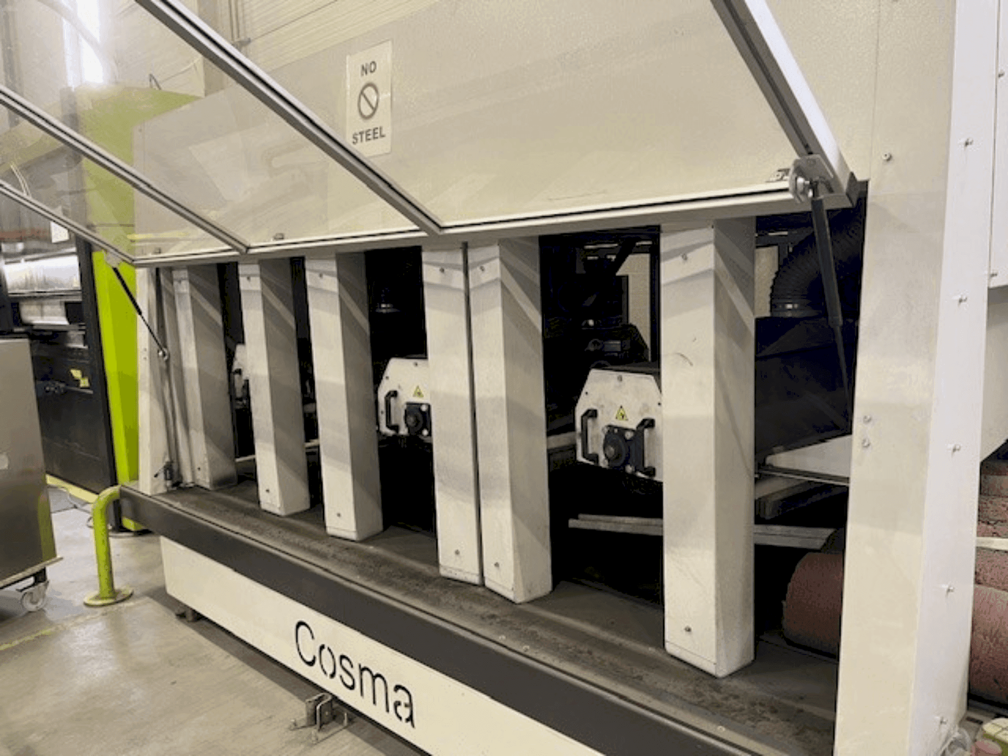 Makine COSMA 1300 2B V10D1B+C - Önden görünüm