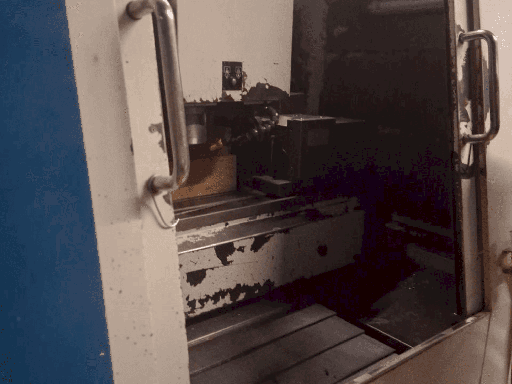 Makine Hurco BMC 30HT/M - Önden görünüm