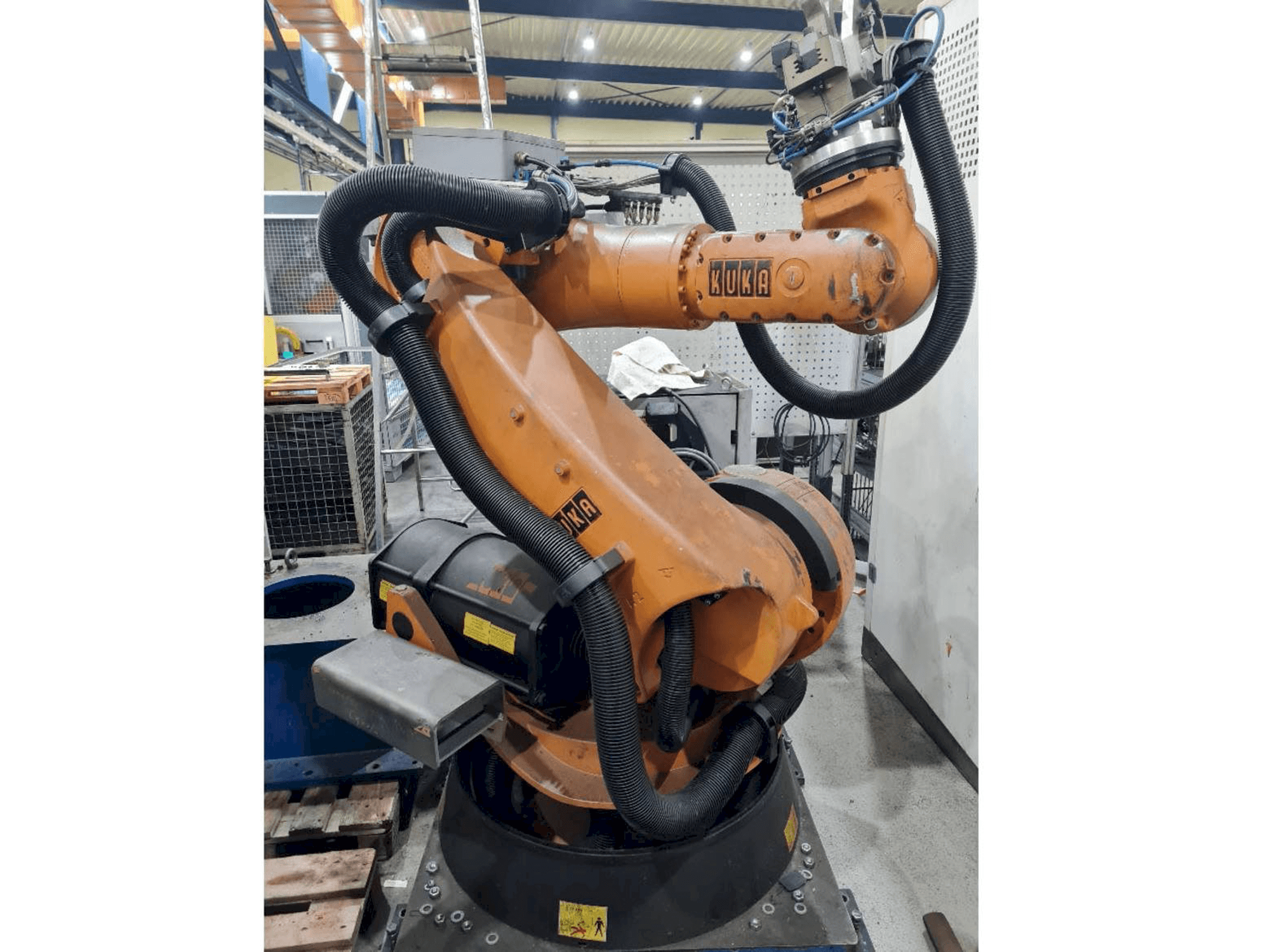 Makine KUKA KR C2 KR100 comp - Önden görünüm