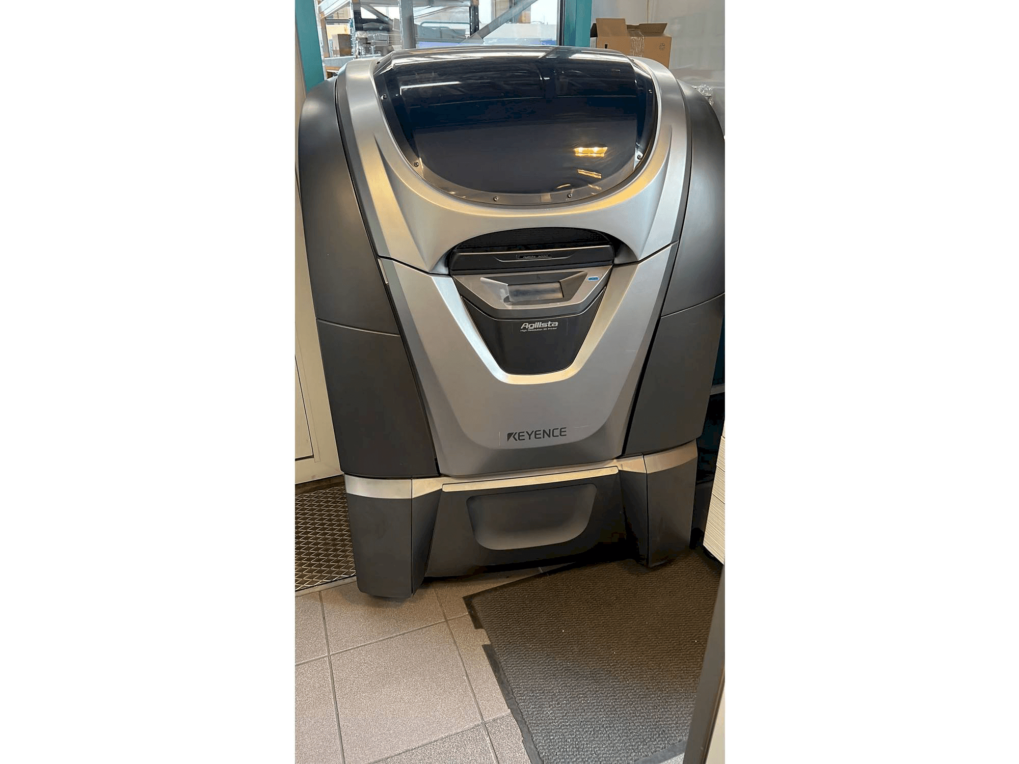 Makine KEYENCE Agilista 3200 - Önden görünüm