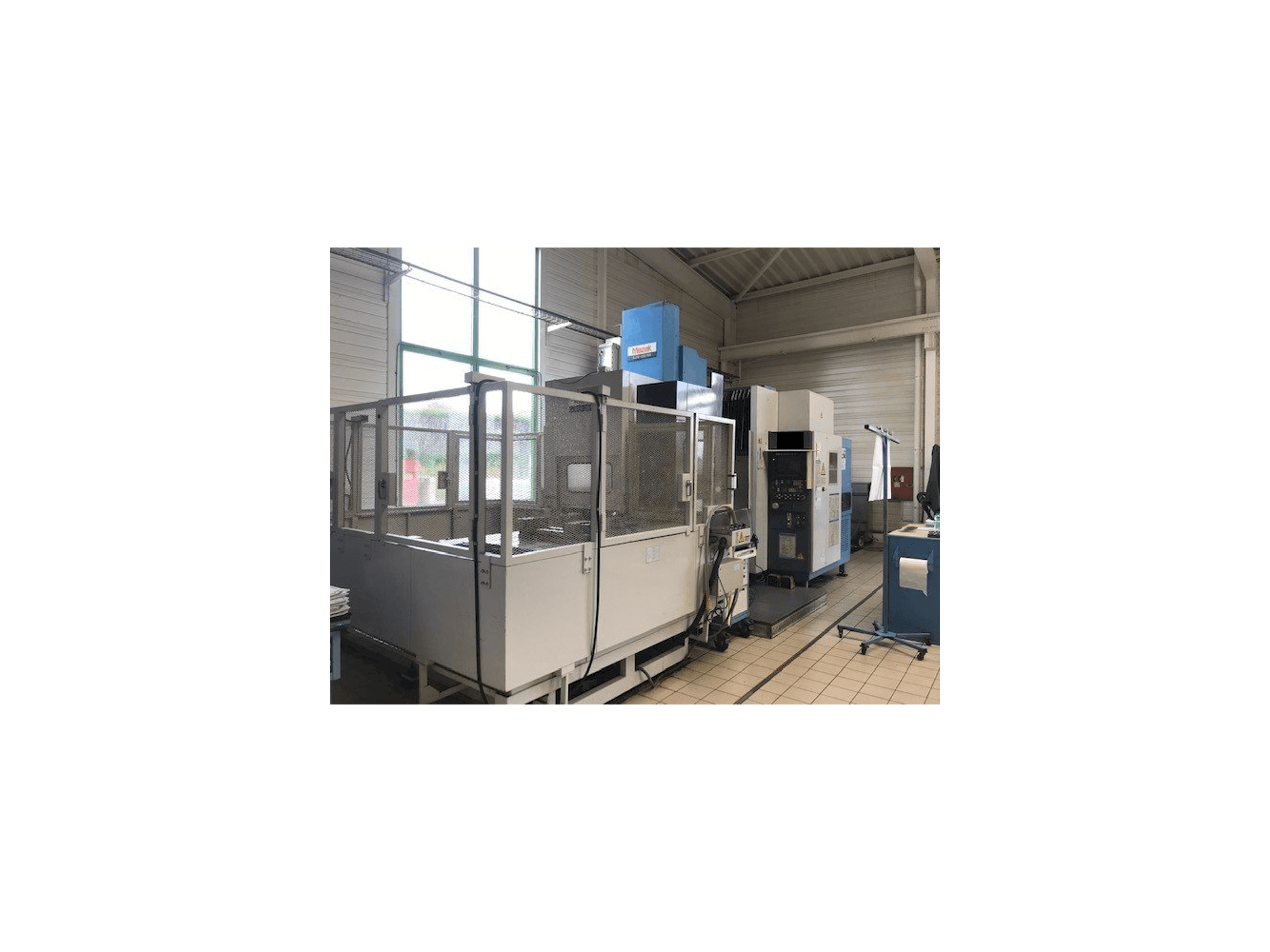 Makine Mazak AJV 65 - Önden görünüm