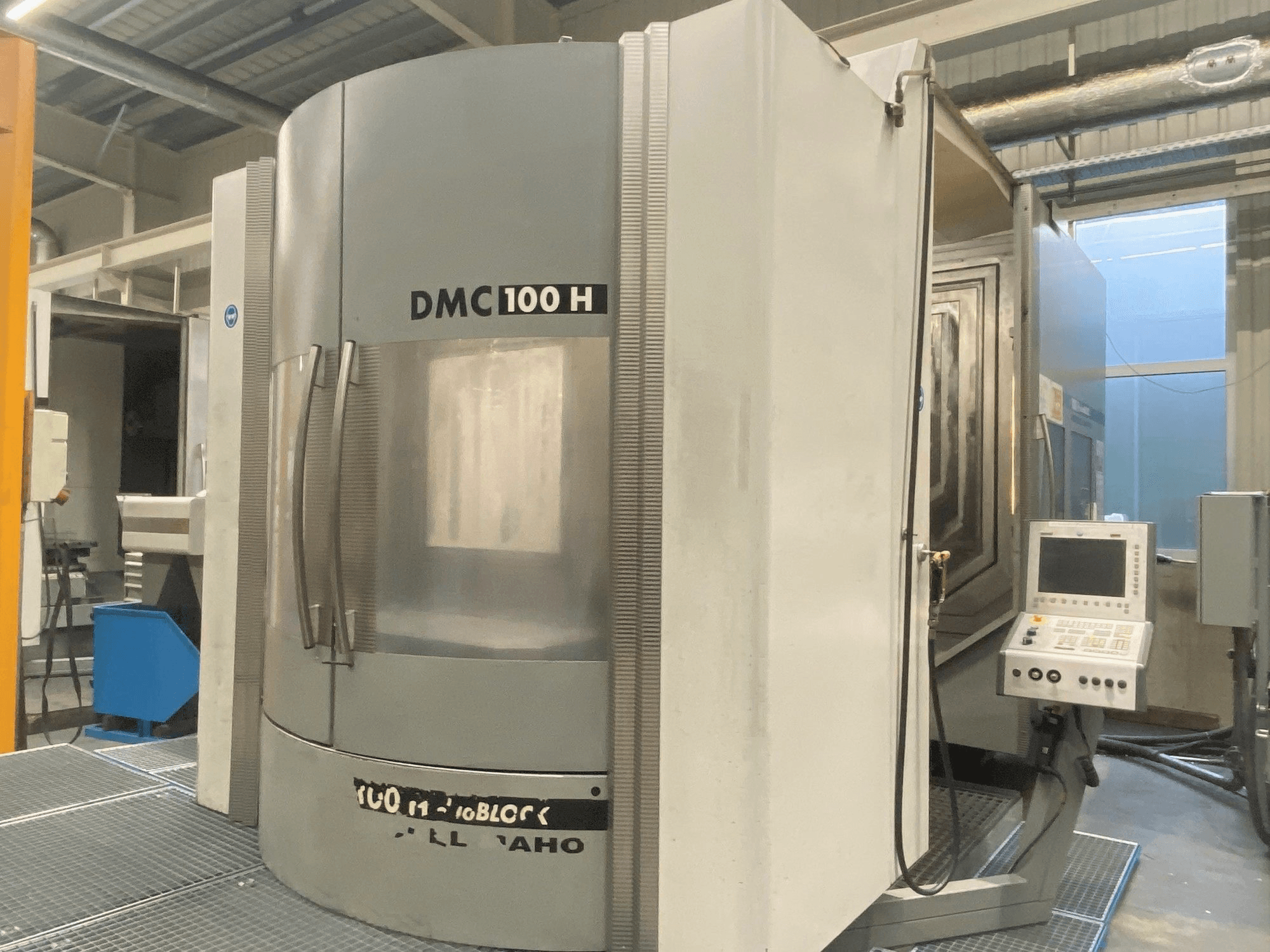 Makine DECKEL MAHO DMC 100H duoBLOCK - Önden görünüm
