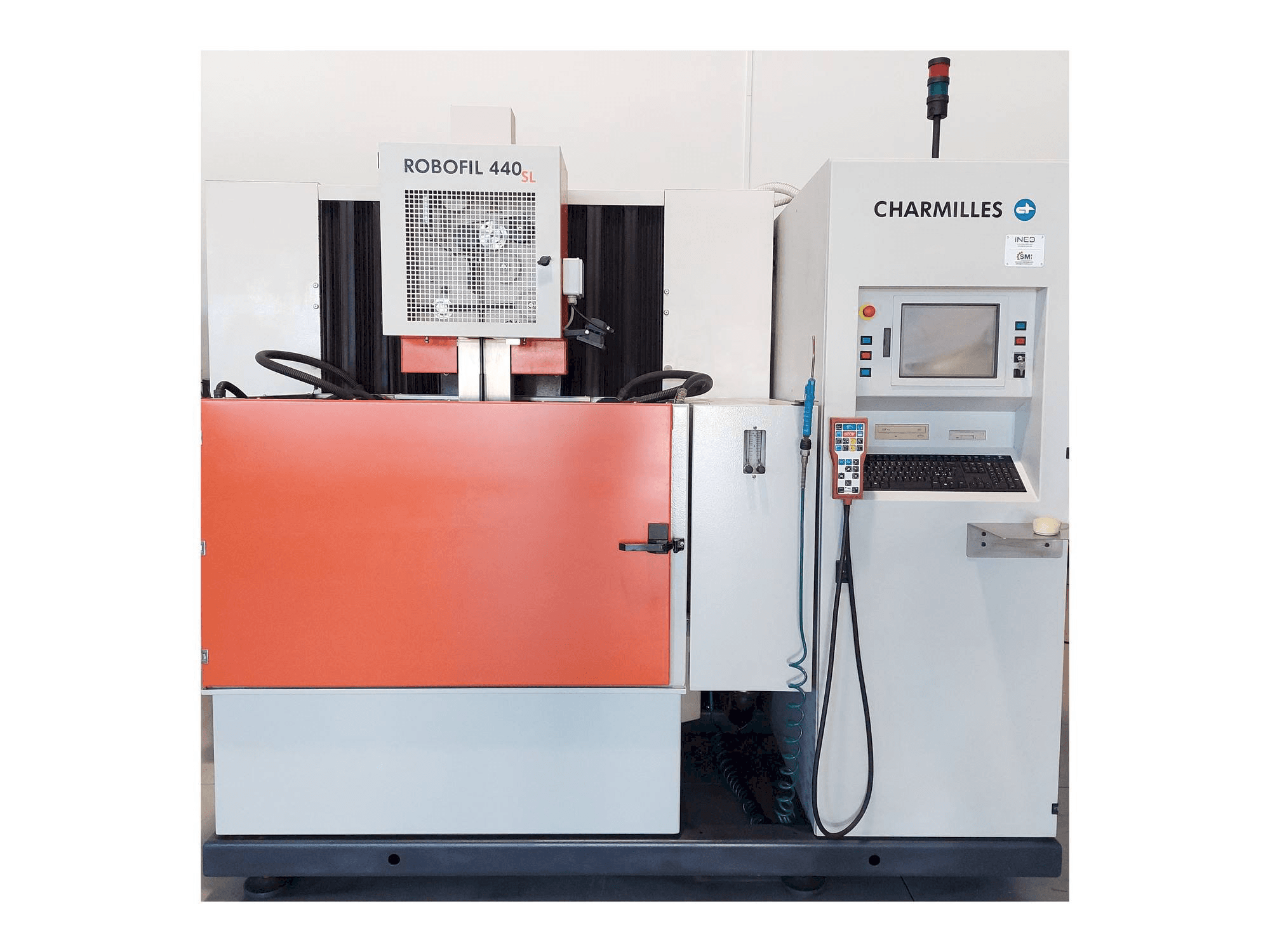 Makine CHARMILLES ROBOFIL 440SL - Önden görünüm