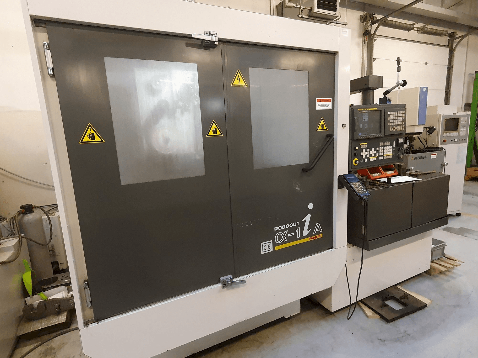 Makine FANUC Robocut Alpha-1iA - Önden görünüm