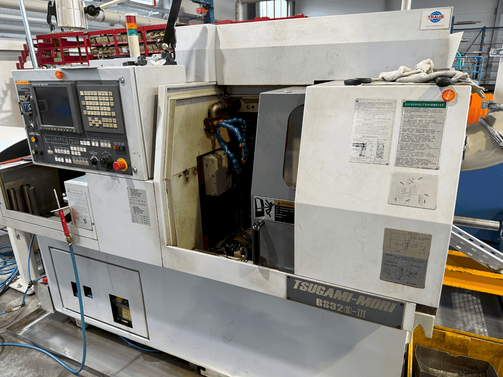 Makine TSUGAMI Mori B32(S)-III - Önden görünüm