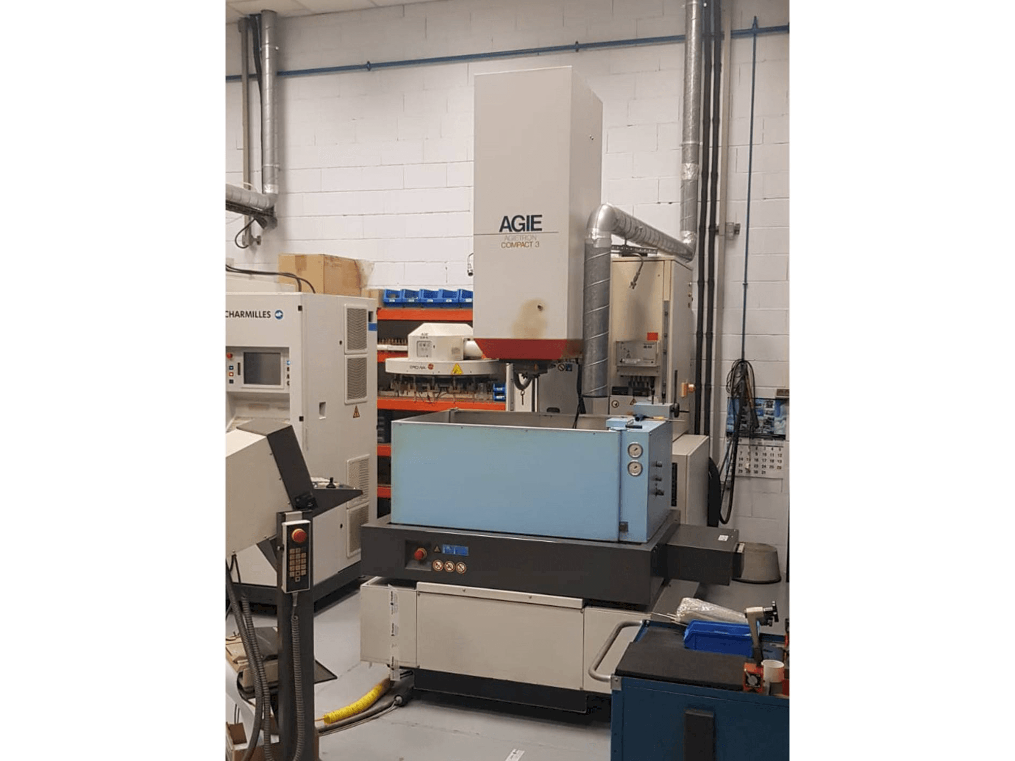 Makine AGIE Agietron Compact 3 - Önden görünüm